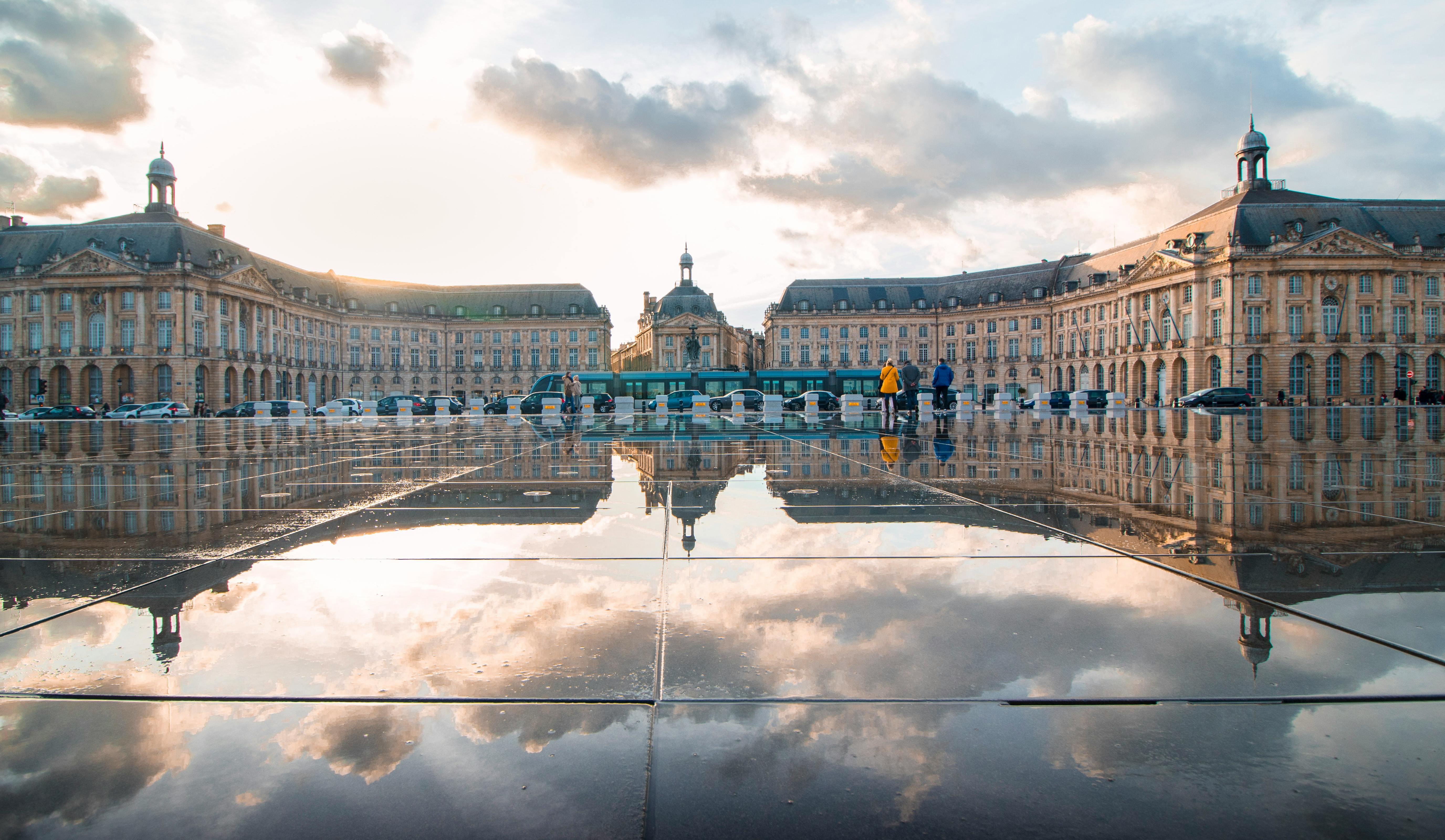 Contact Hôtel Le Provençal Bordeaux Lac avec Bornes électriques