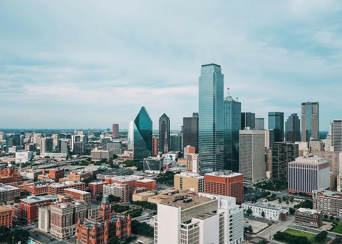 Holiday Inn Express & Suites - Dallas Market Center By Ihg
