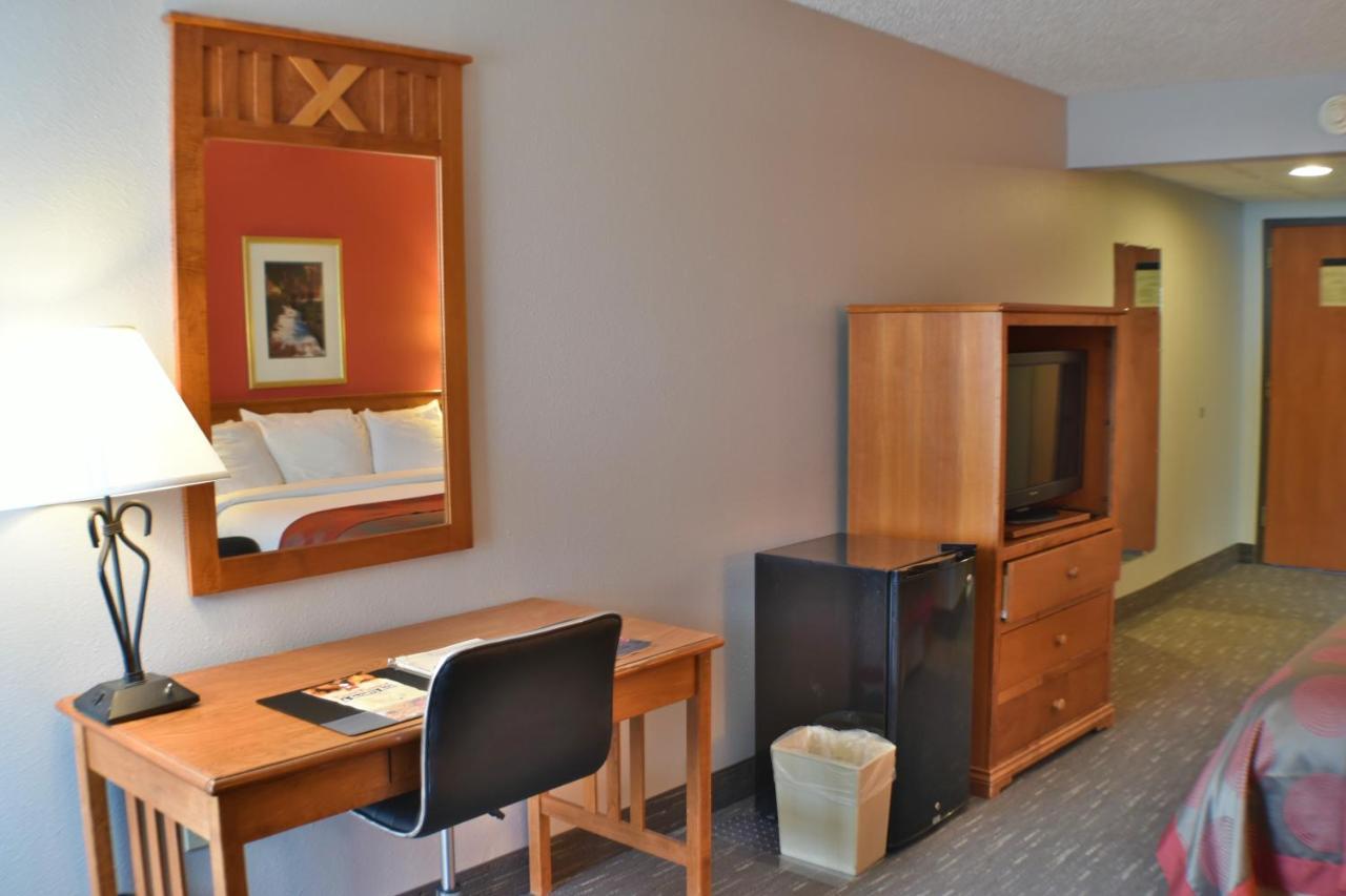 One-Bedroom King Suite - Non-Smoking,1350212674:JPEG