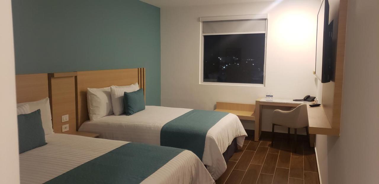 Queen Room with Two Queen Beds,1032795881:JPEG