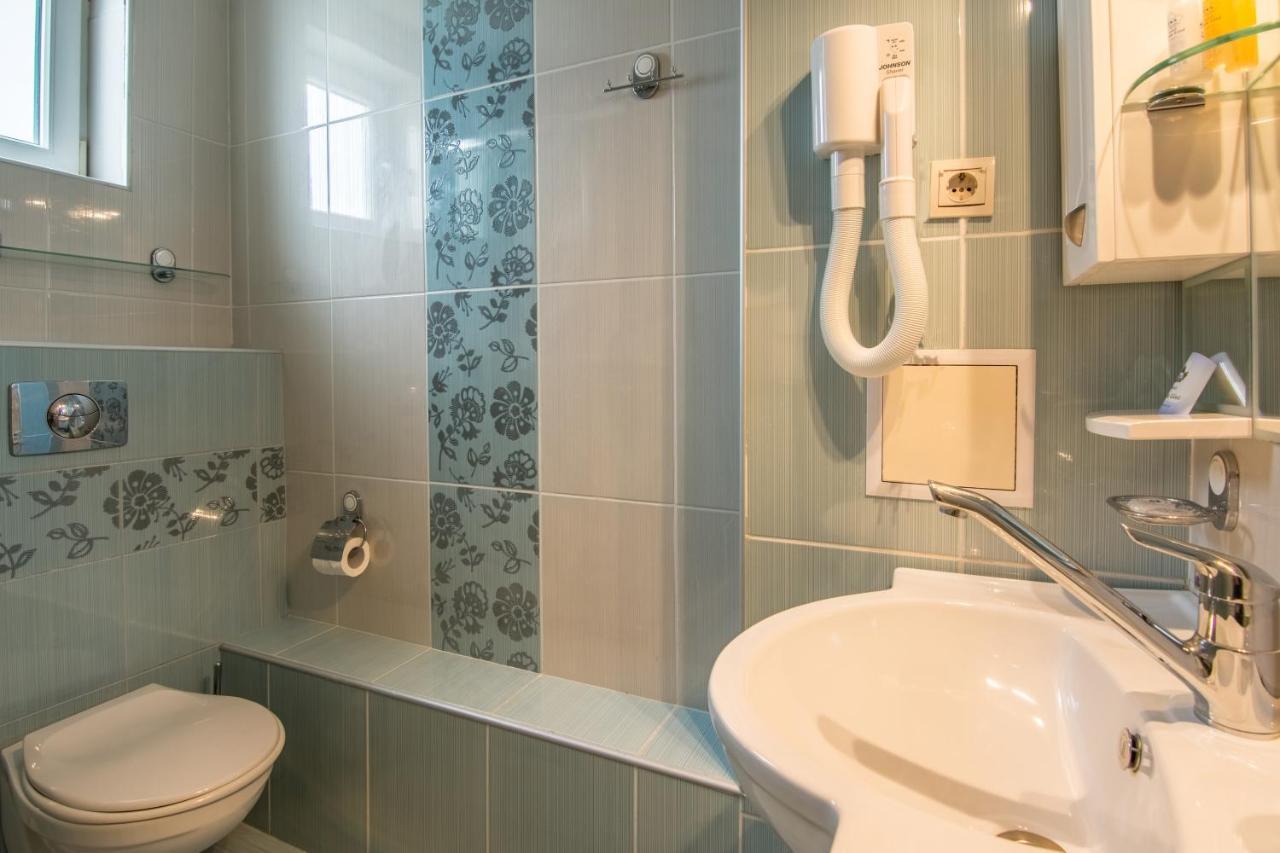 One-Bedroom Apartment with City View,1672578865:JPEG