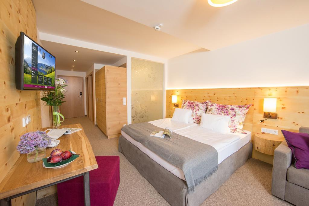 Junior Suite with Balcony,524670261:JPEG