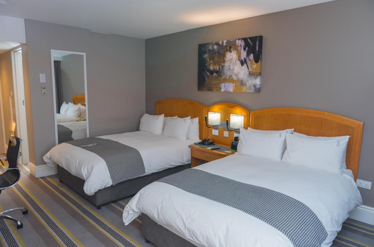 Standard Twin Room with Mountain View