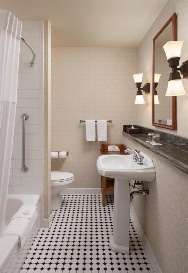 Deluxe Queen Room,1220913205:JPEG