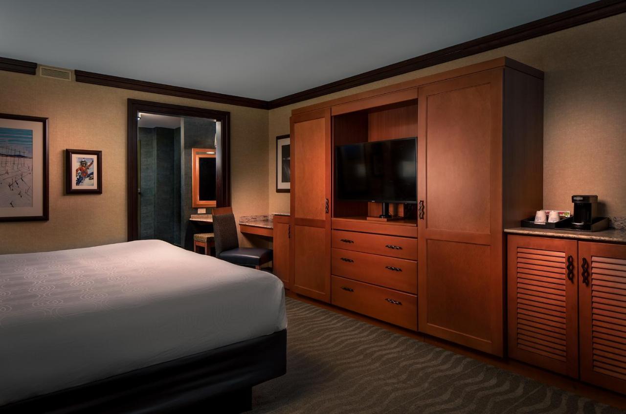 Deluxe Room One King Bed - Smoking,1191150856:JPEG