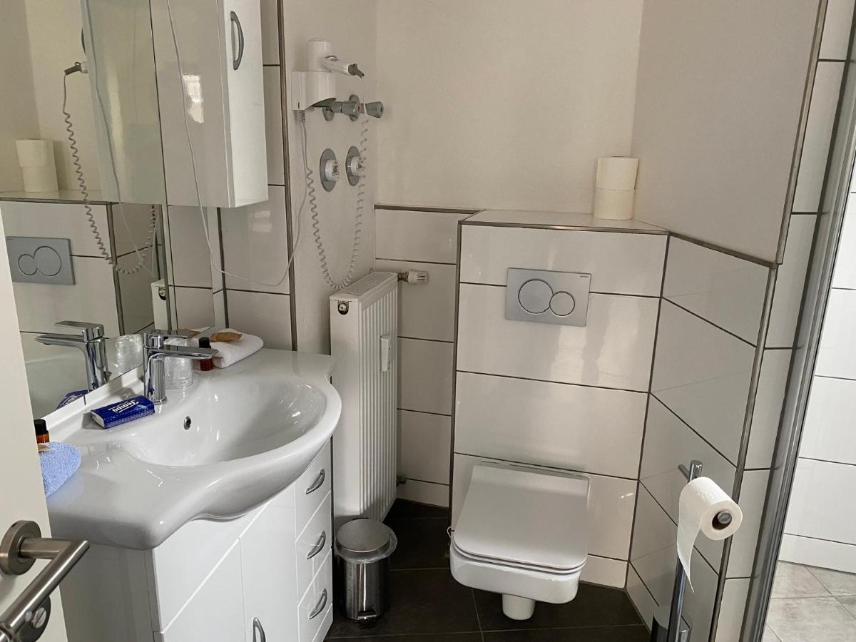 One-Bedroom Apartment,1192347925:JPEG