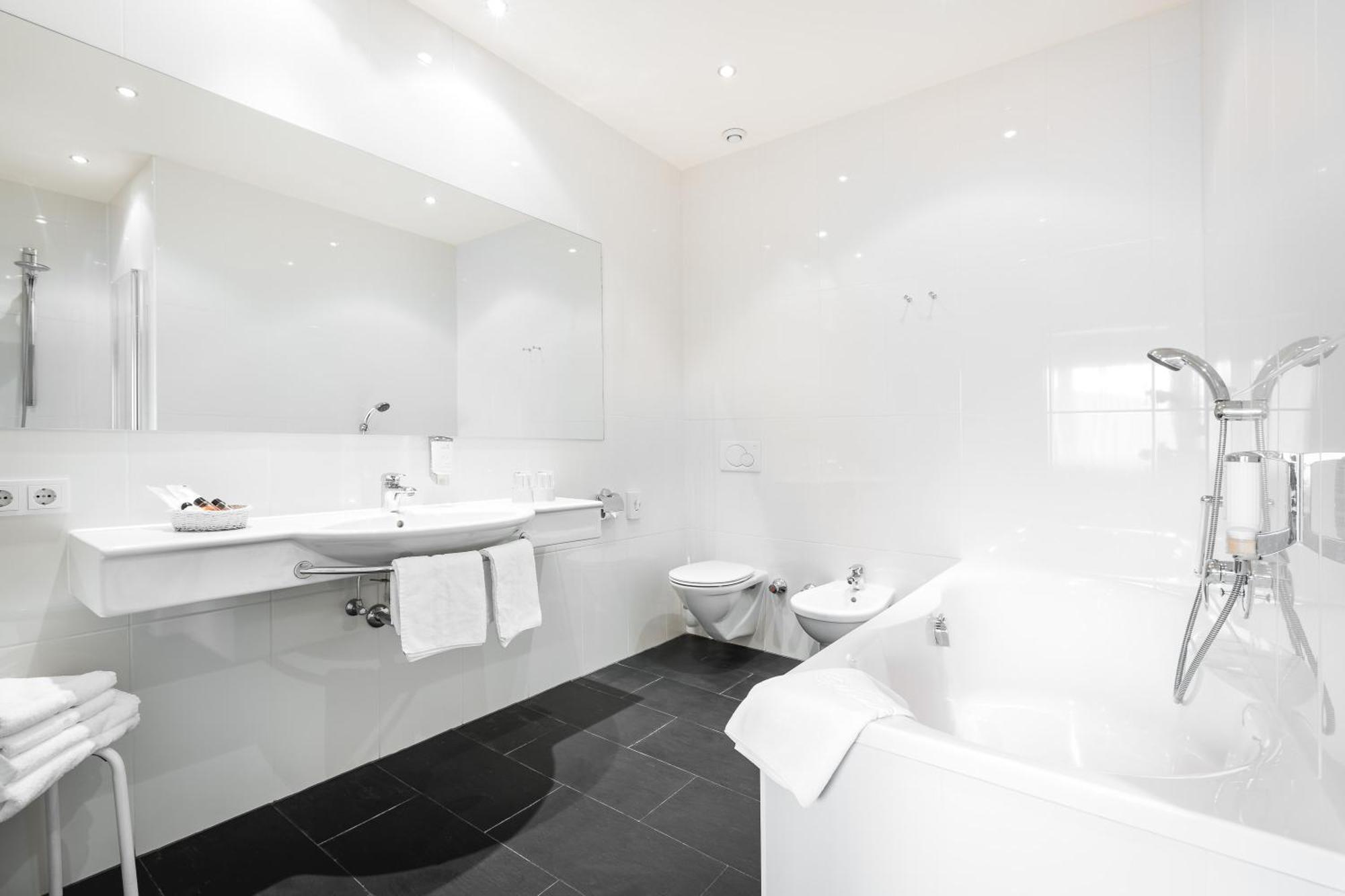 Family Suite (2 Bedrooms) with Balcony,1516407385:JPEG