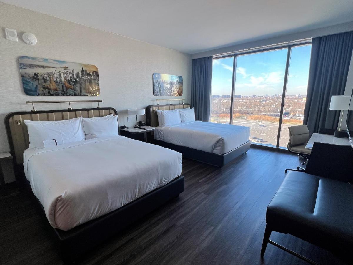 Queen Room Two Queen Beds City View