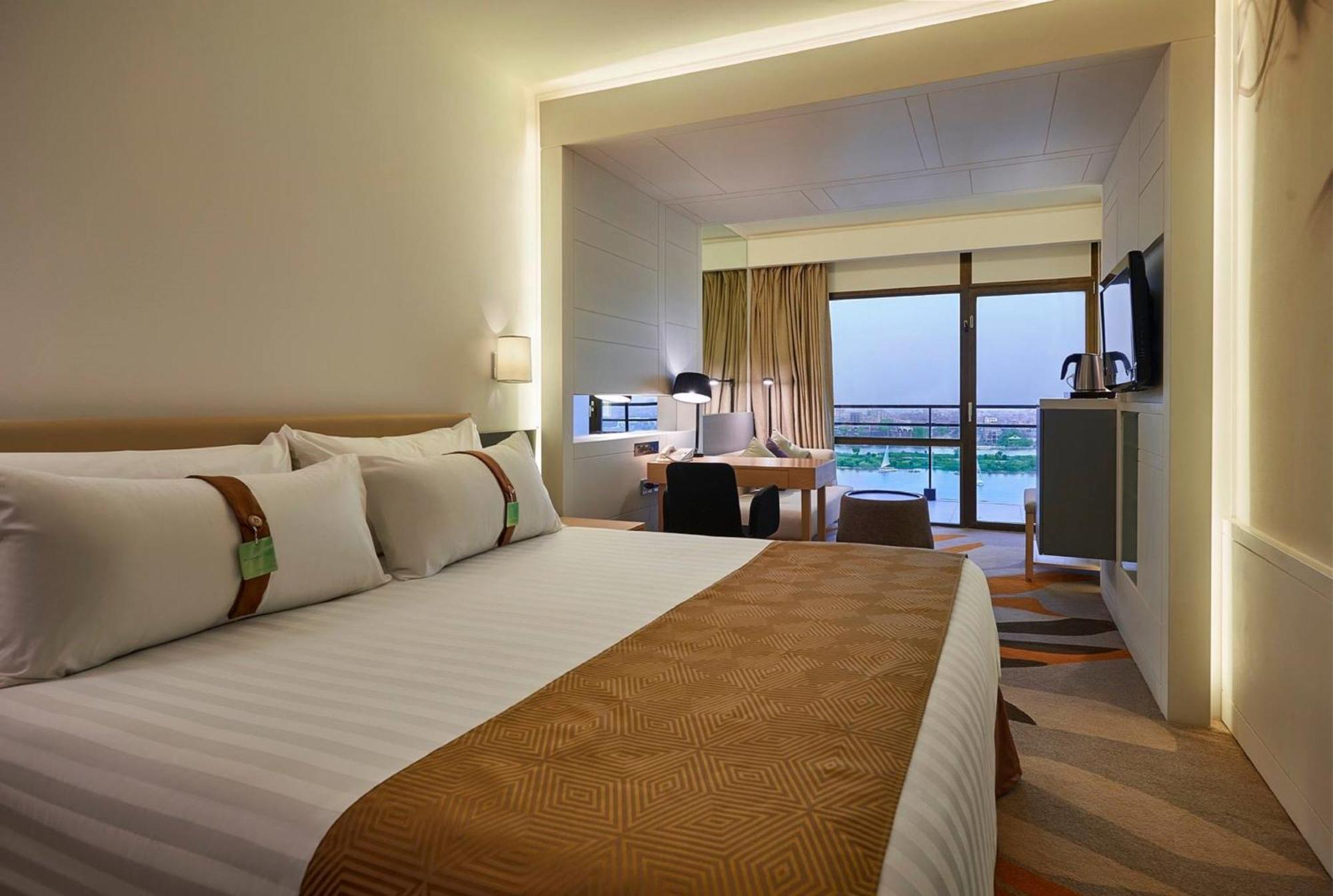 Standard King Room with Nile View - Smoking