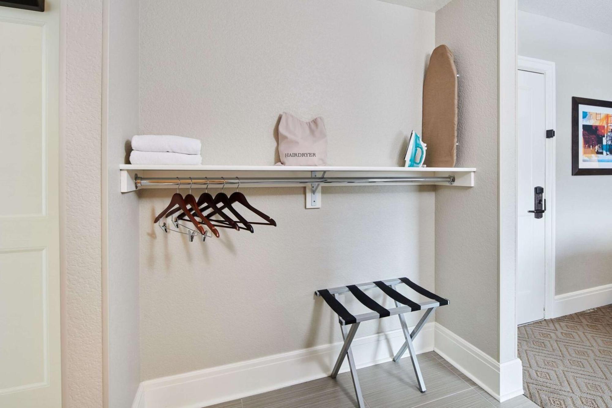 One-Bedroom Kiong Suite with Sofa Bed,1551426151:JPEG