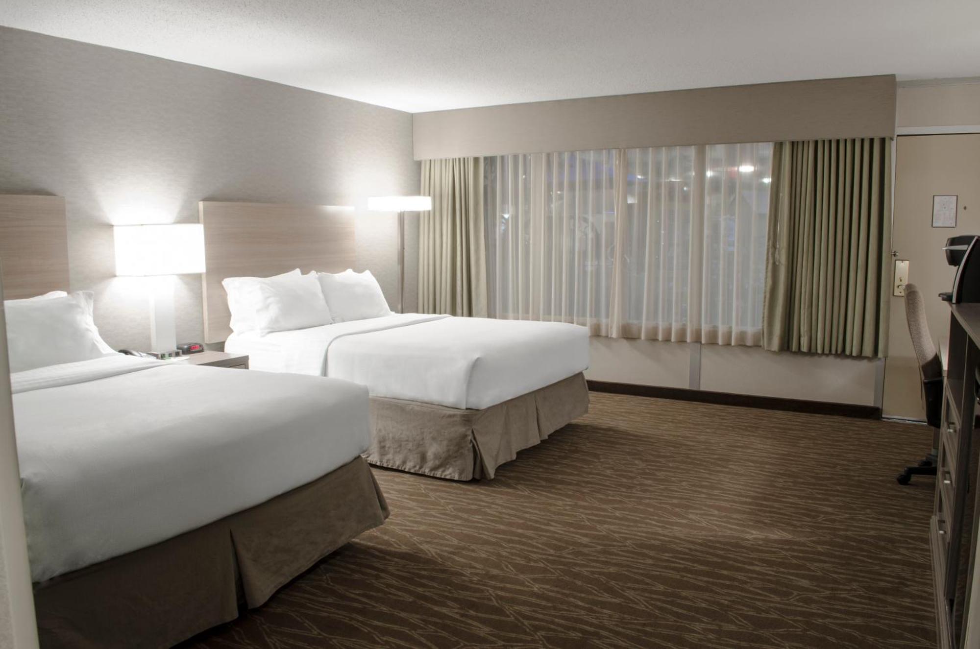 Standard Queen Room Two Queen Beds Pool View,1328517368:JPEG