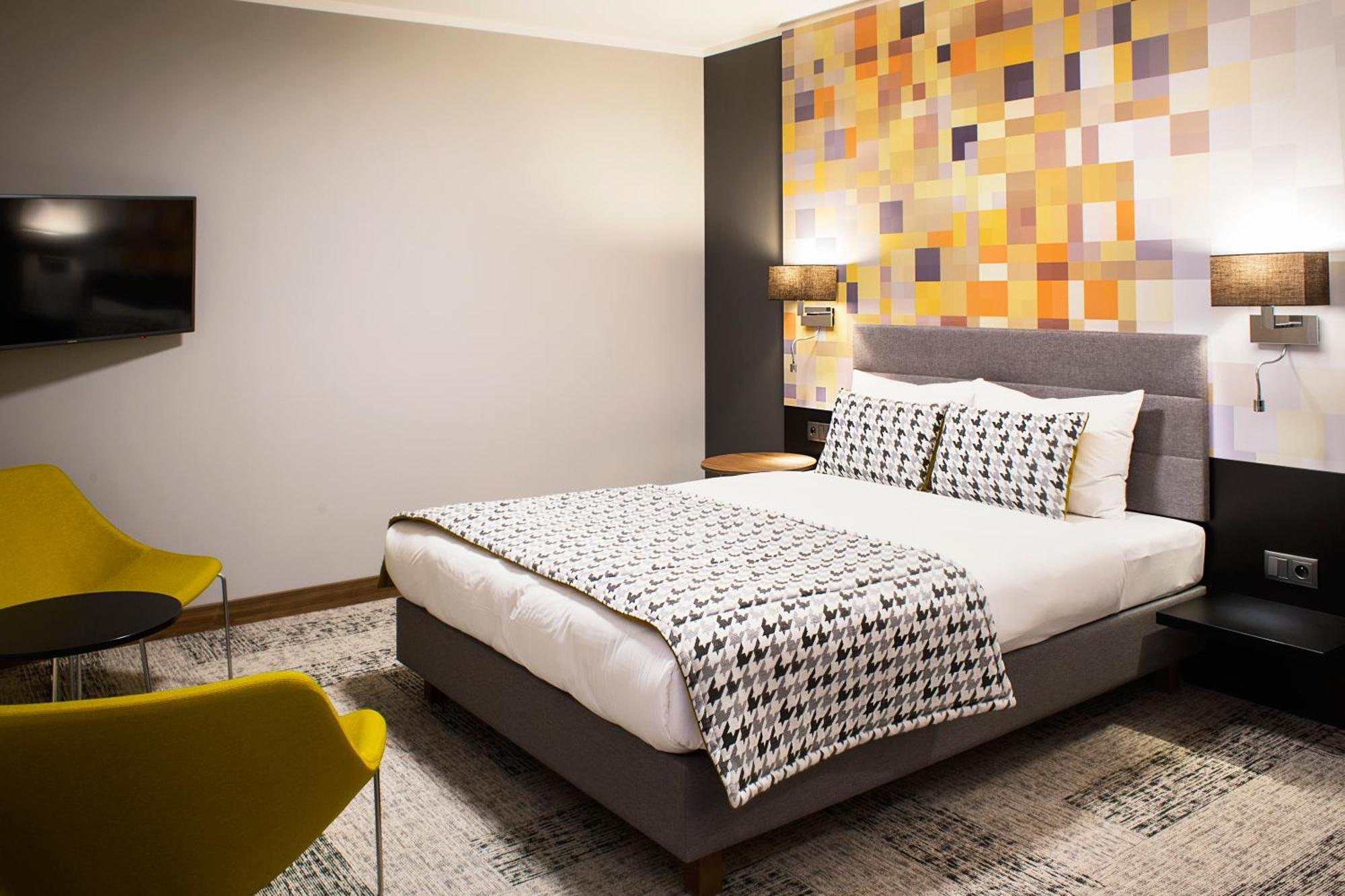 Standard Queen Room