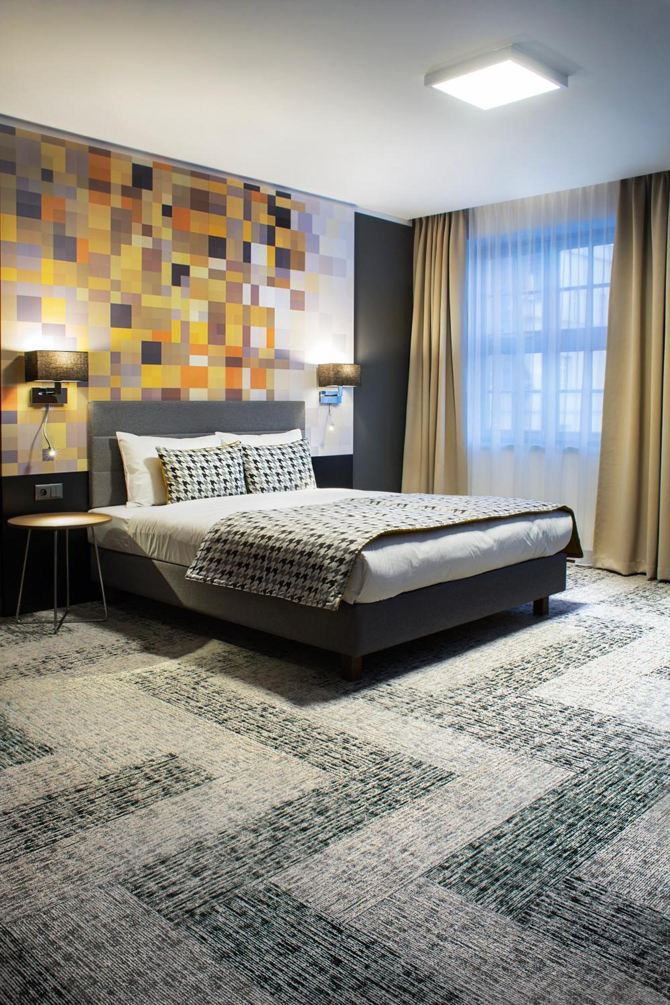 Standard Queen Room
