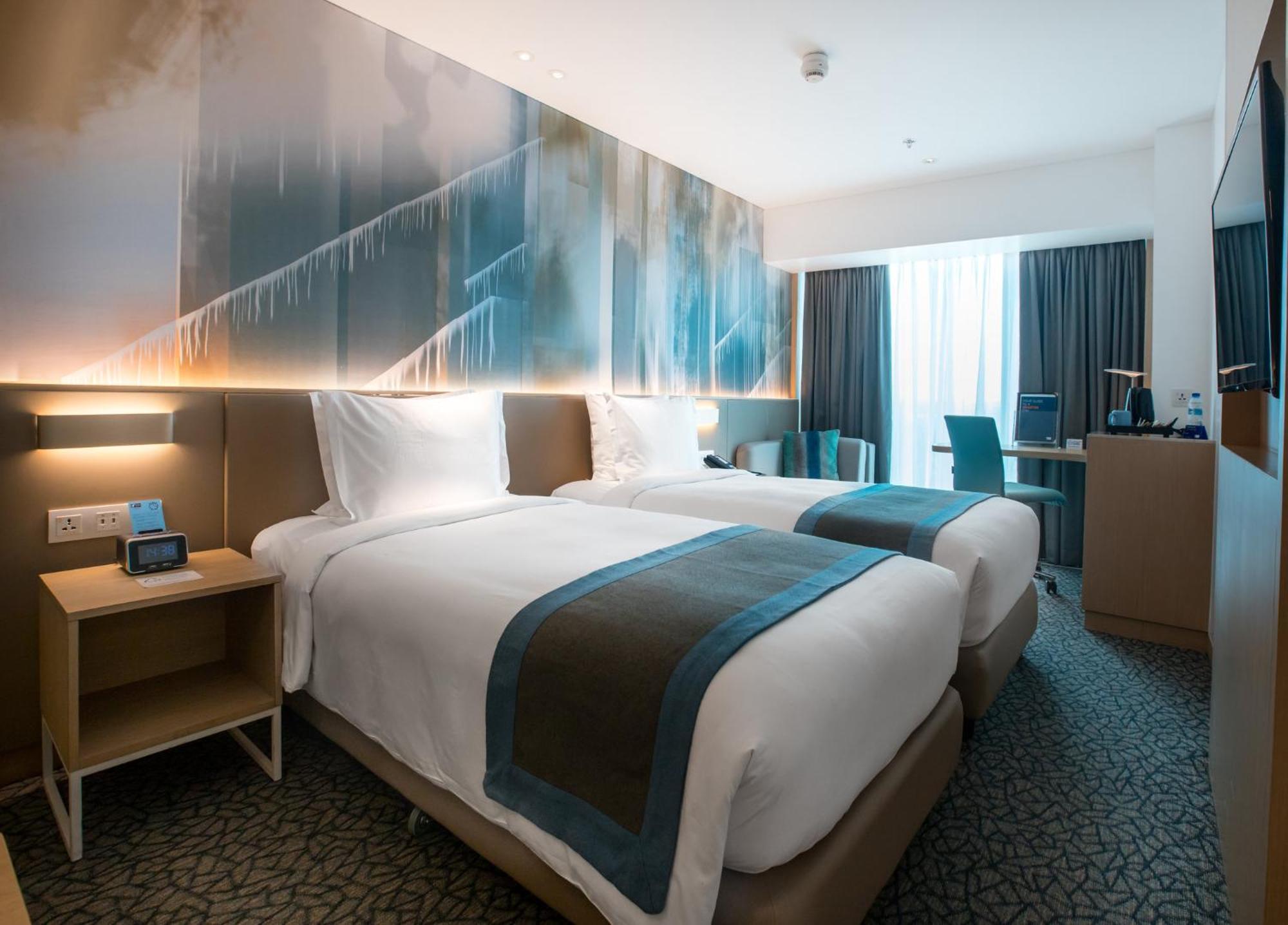 Standard Twin Room with Airport view,1283769943:JPEG