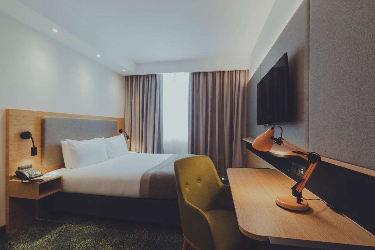 Standaard Kamer met Queensize Bed - Uitzicht op de Stad - Roken Toegestaan