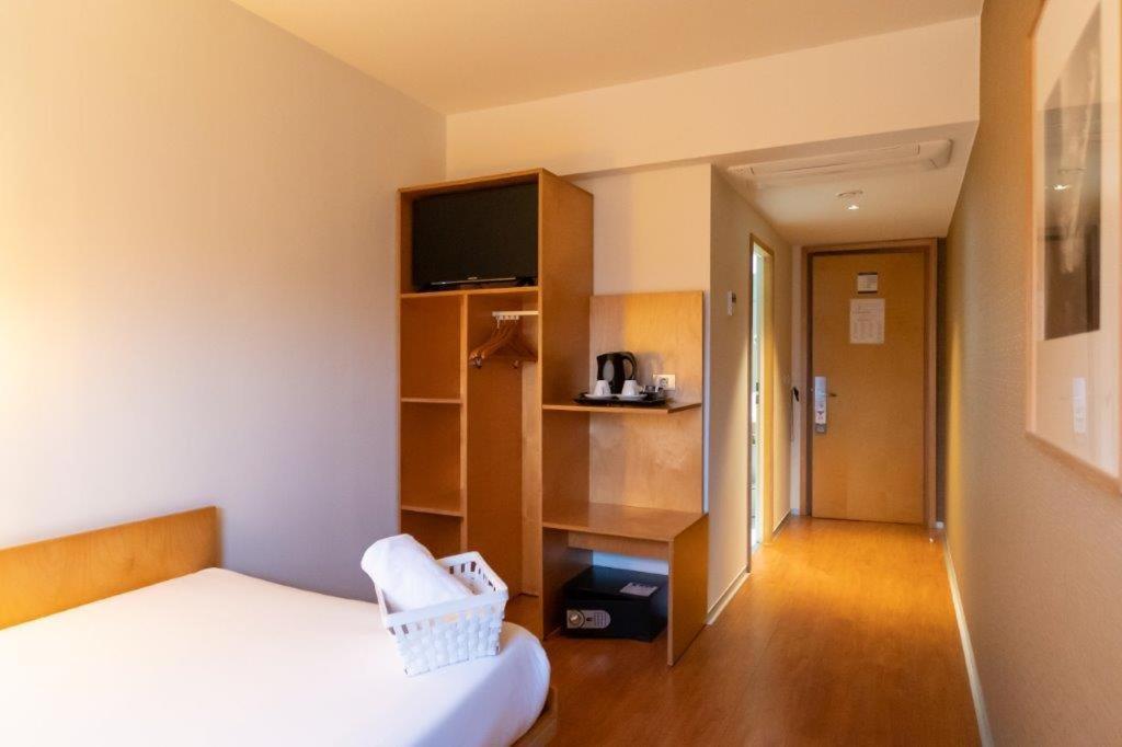 1 Single Bed,1533983011:JPEG