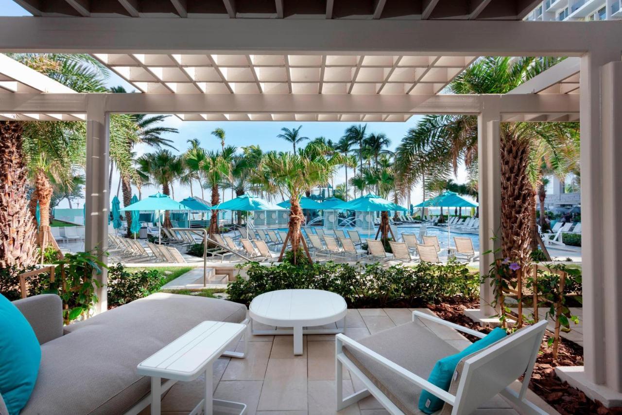 Hébergement Cabana Lanai avec 2 Lits Doubles et Accès à la Piscine