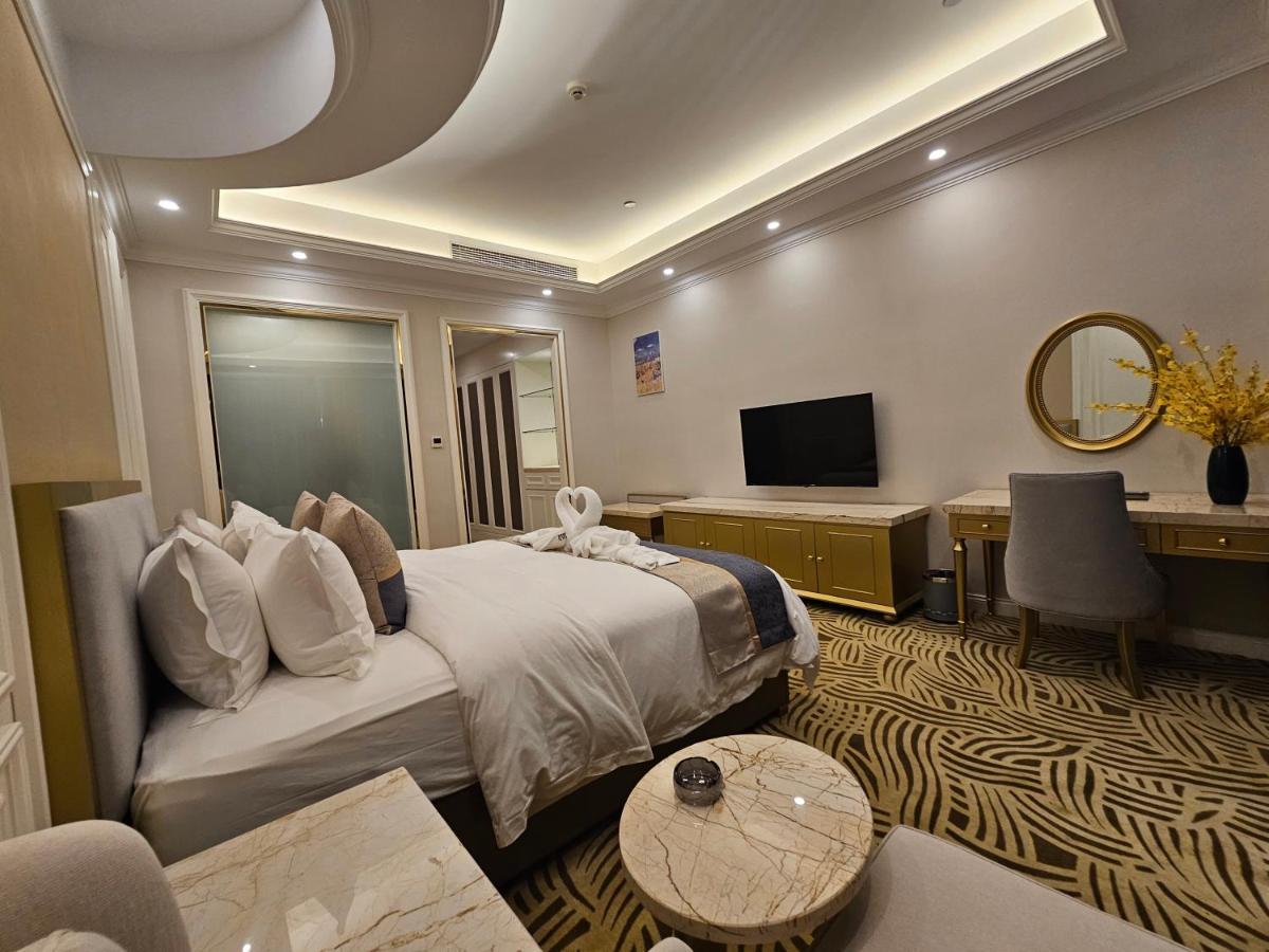 King Room with Lake View
