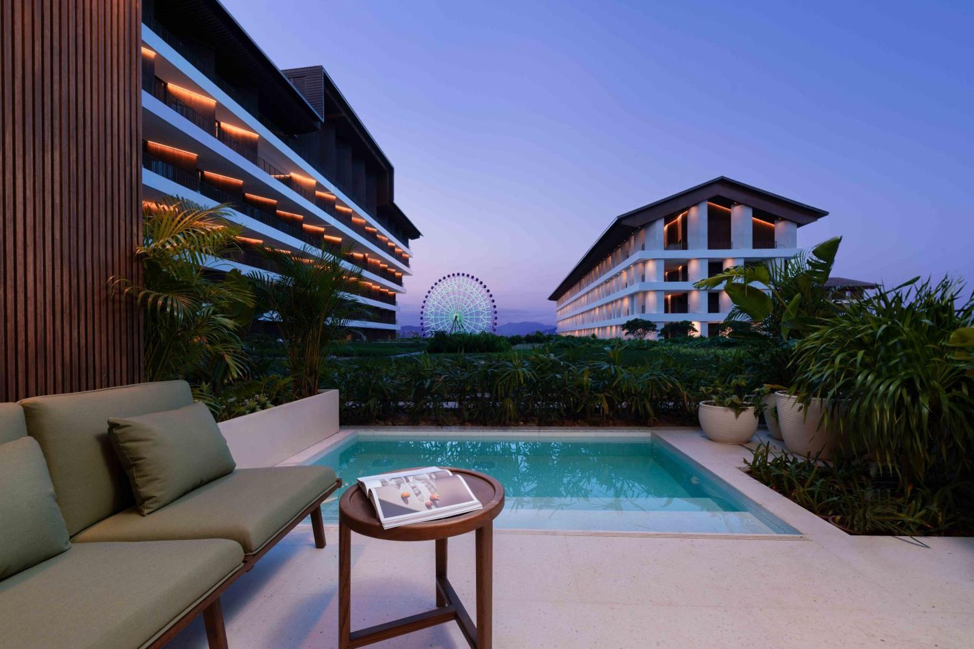 Deluxe Aqua Room（Daily set cocktail package for two persons）