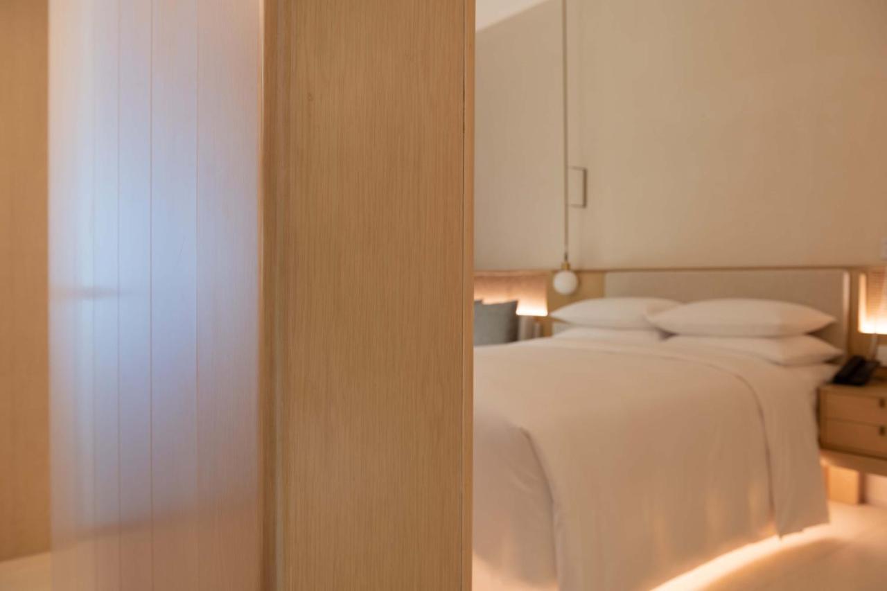 Elderly Deluxe Queen Room with Balcony