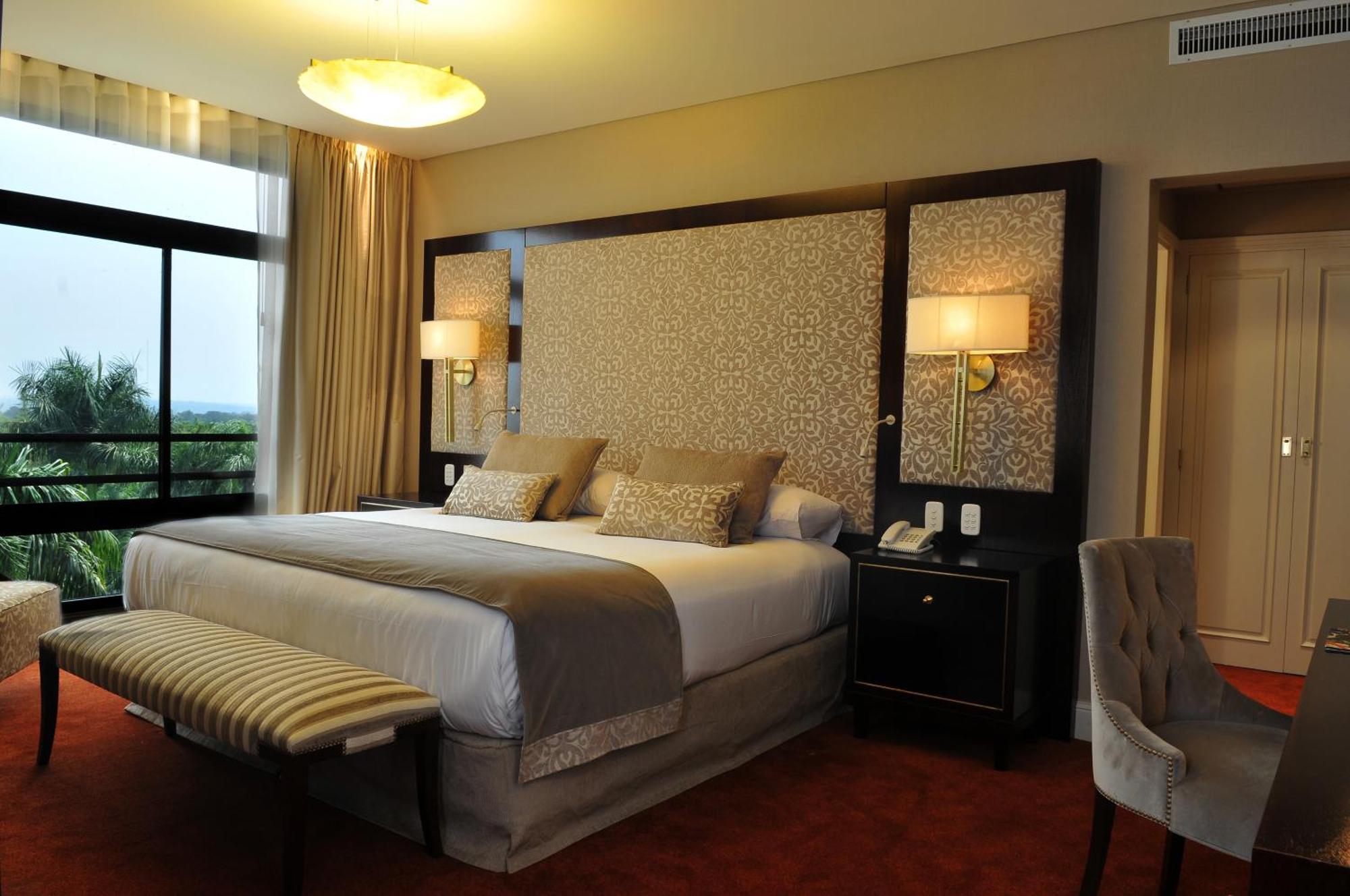 Executive Suite,147716405:JPEG