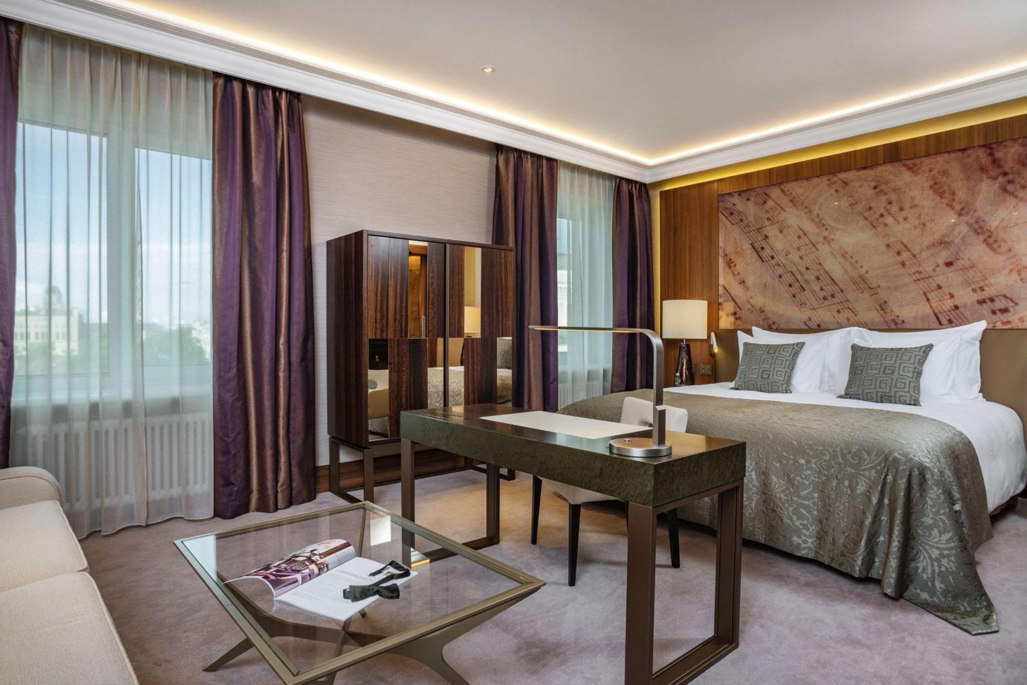 Deluxe Room King