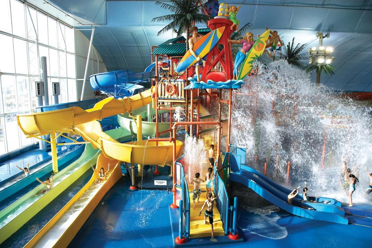 Room with Two Queen Beds and 4 Waterpark Passes