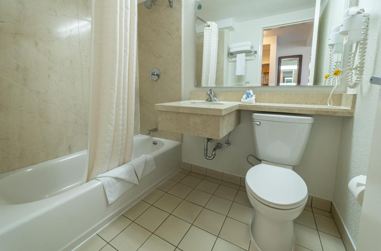 King Standard Pool View with Balcony,1499446156:JPEG