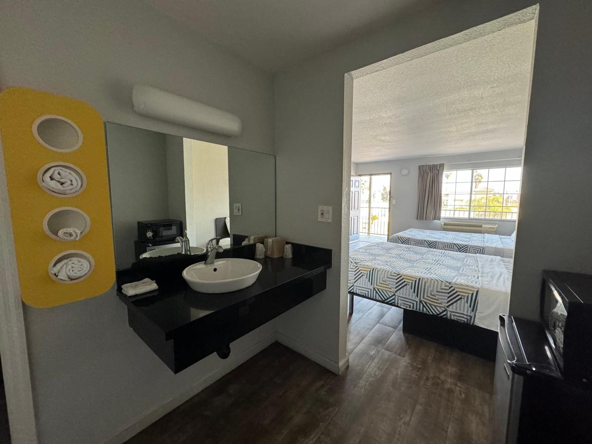 Queen Room - Disability Access - Non-Smoking,1562942086:JPEG