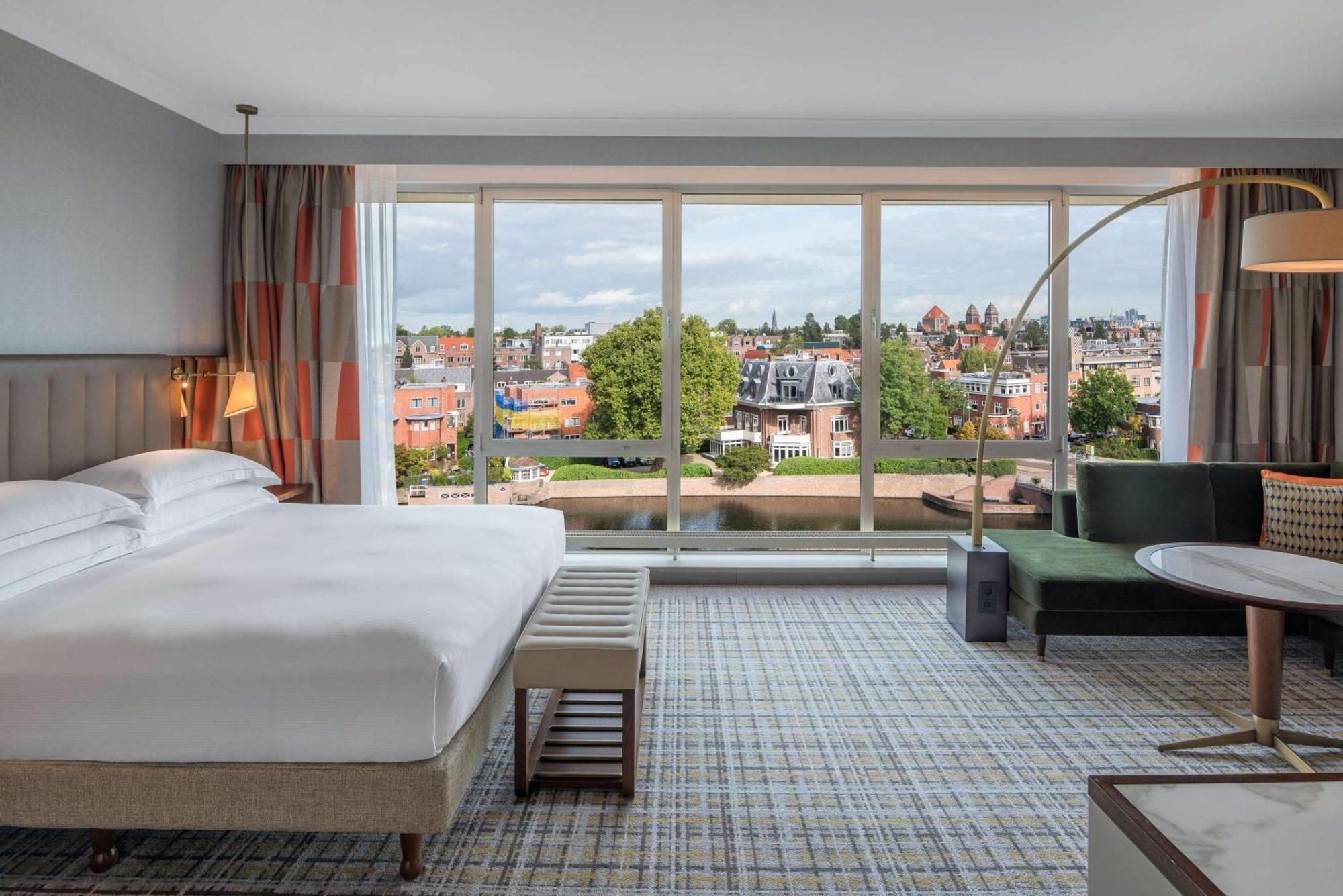 King Junior Suite Canal View