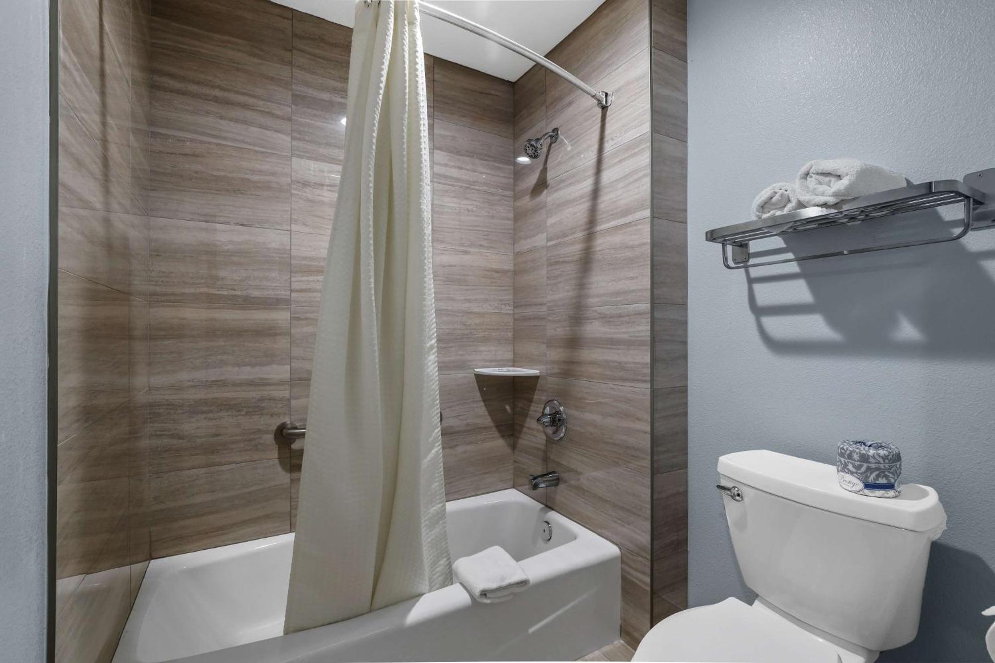 Quadruple Room Disability Access,1540417048:JPEG