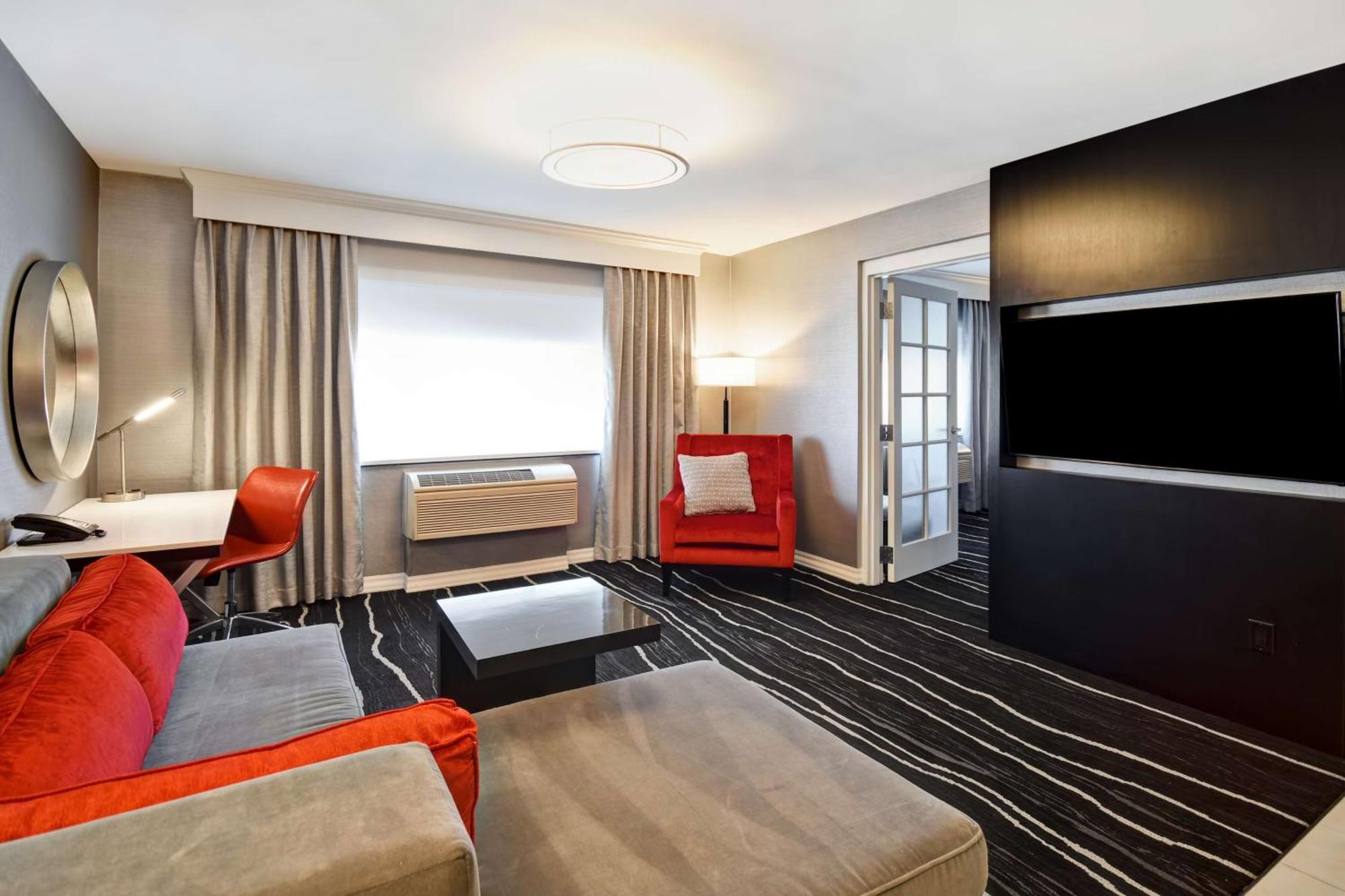 Two-Room King Suite,1551498364:JPEG