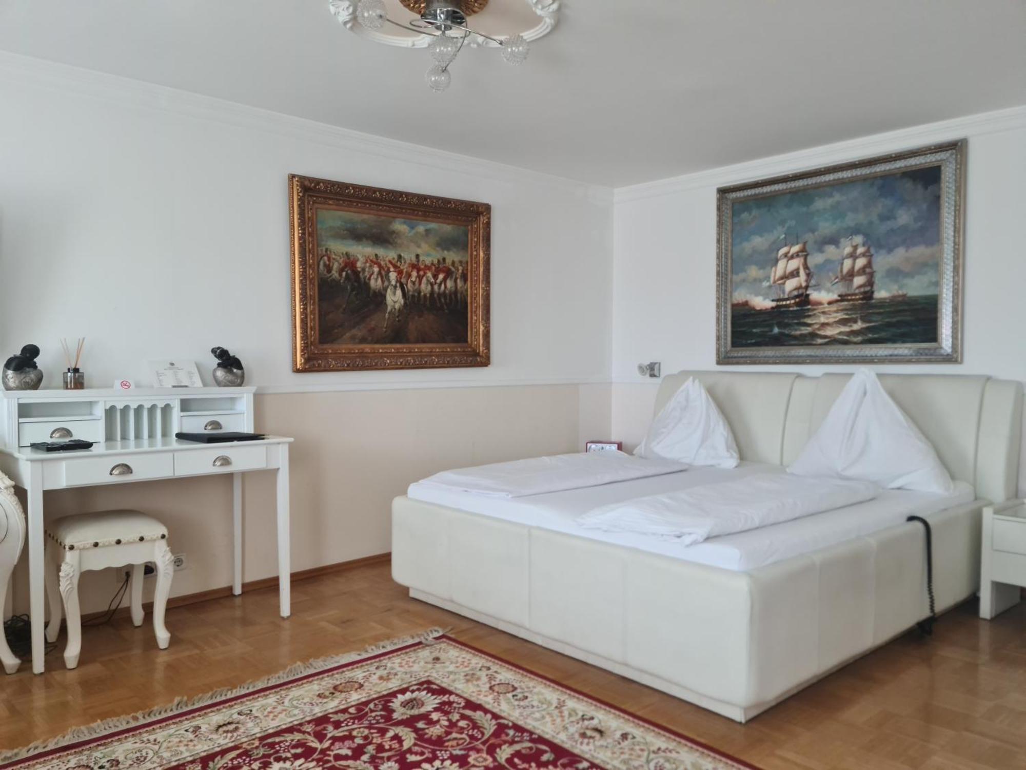 Superior Suite,1552019977:JPEG