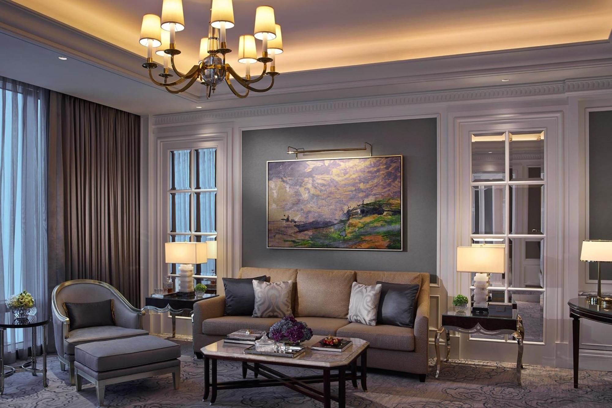Carlton Suite