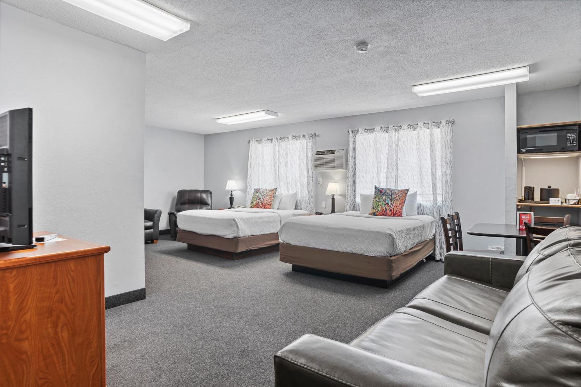 Family Suite with Two Queen Beds - Non-Smoking