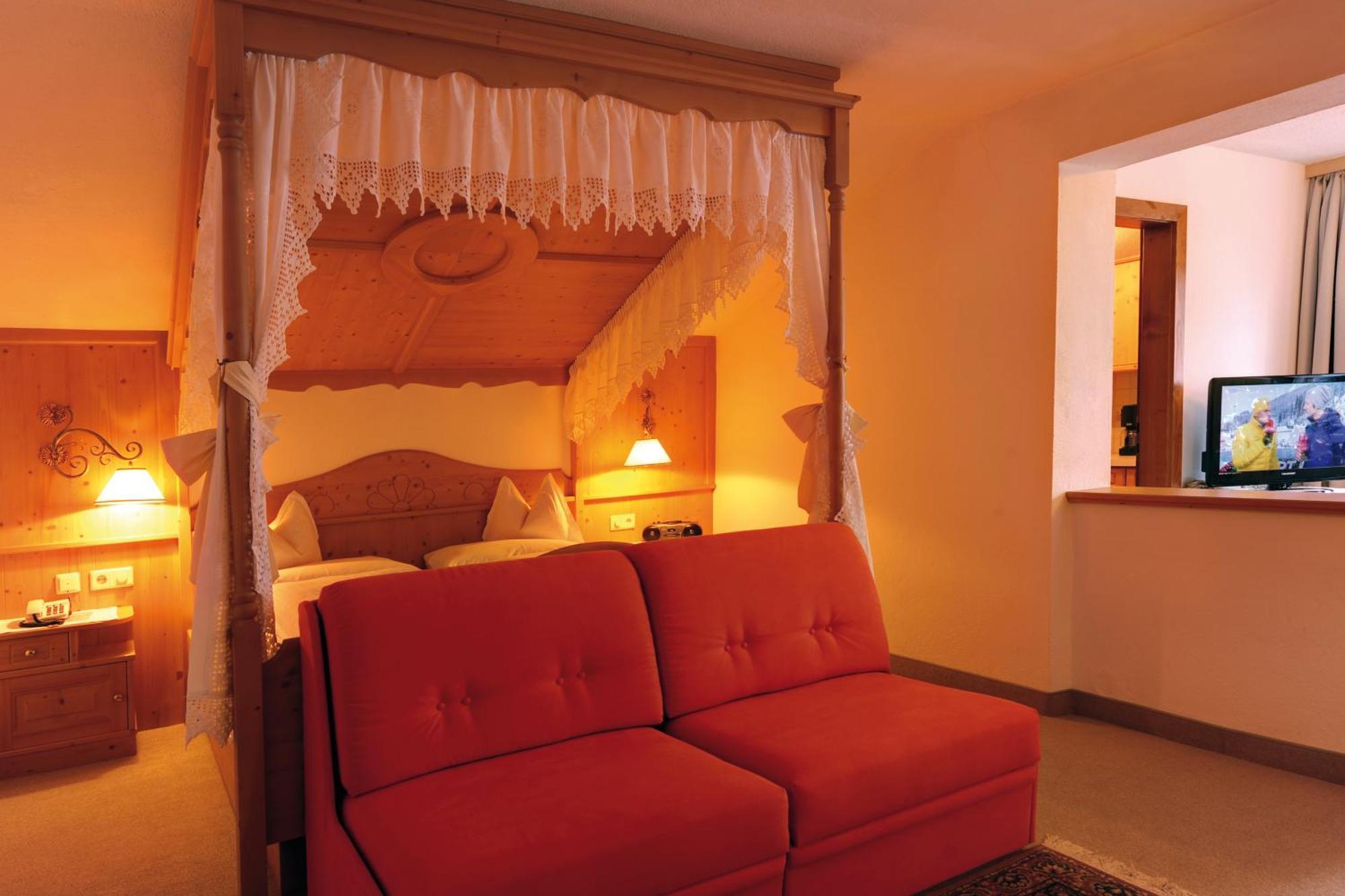 Romantic Apartment,1557532474:JPEG