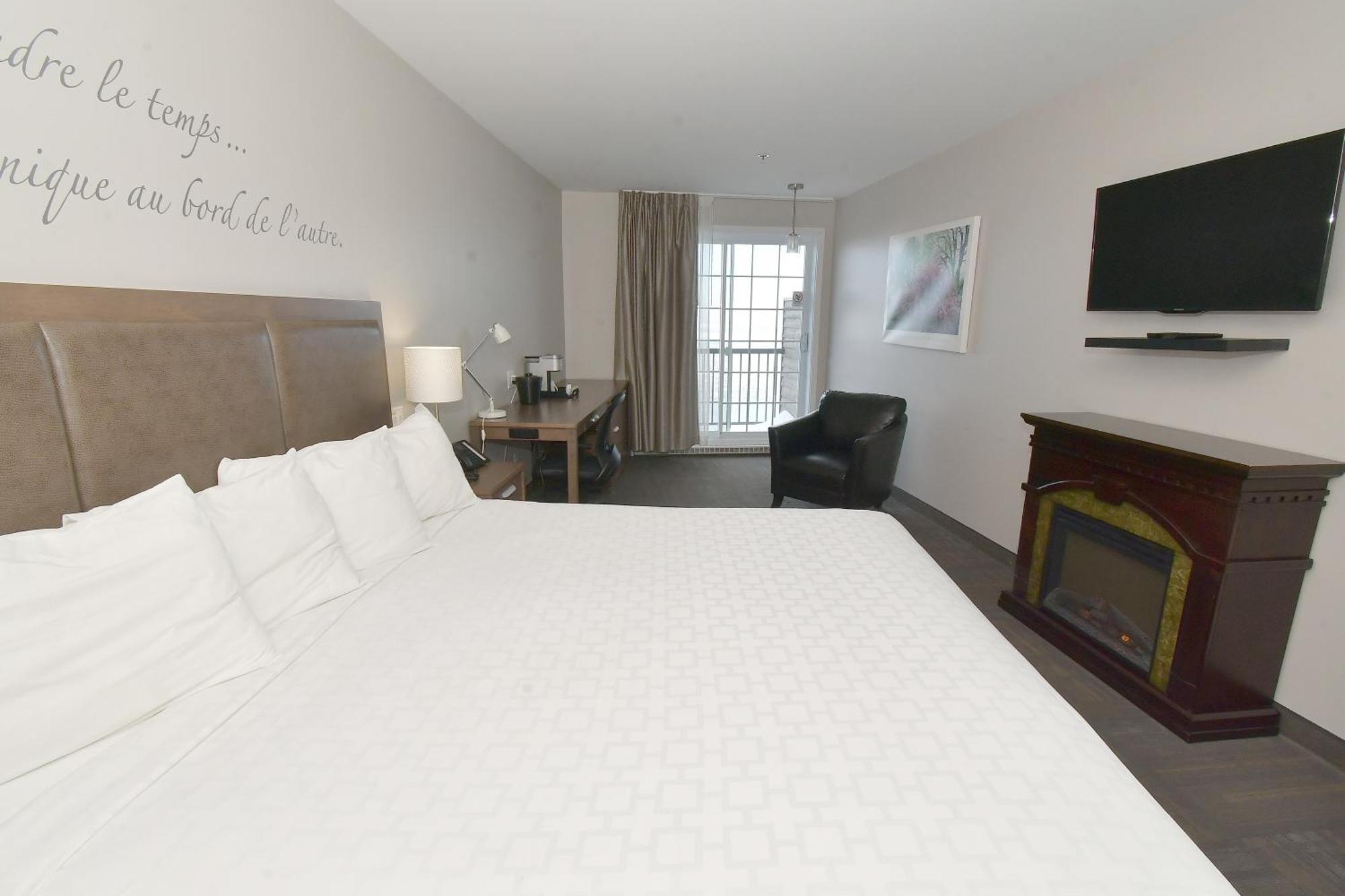 "Eco-Fleuve" building, balcony, river view,1567028684:JPEG