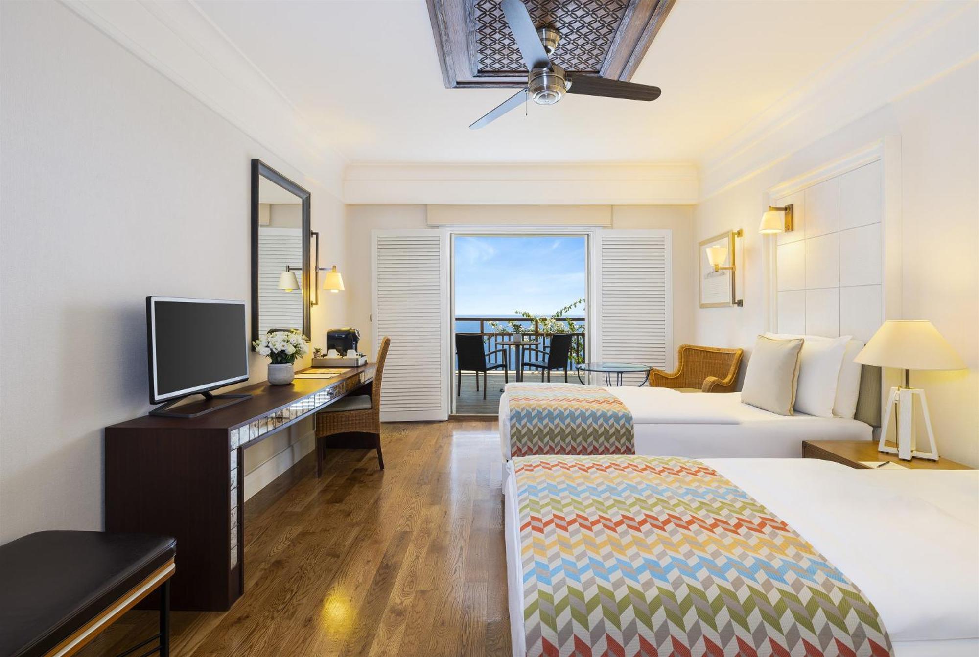 Grand Deluxe Room with Panoramic  Sea view (Twin)