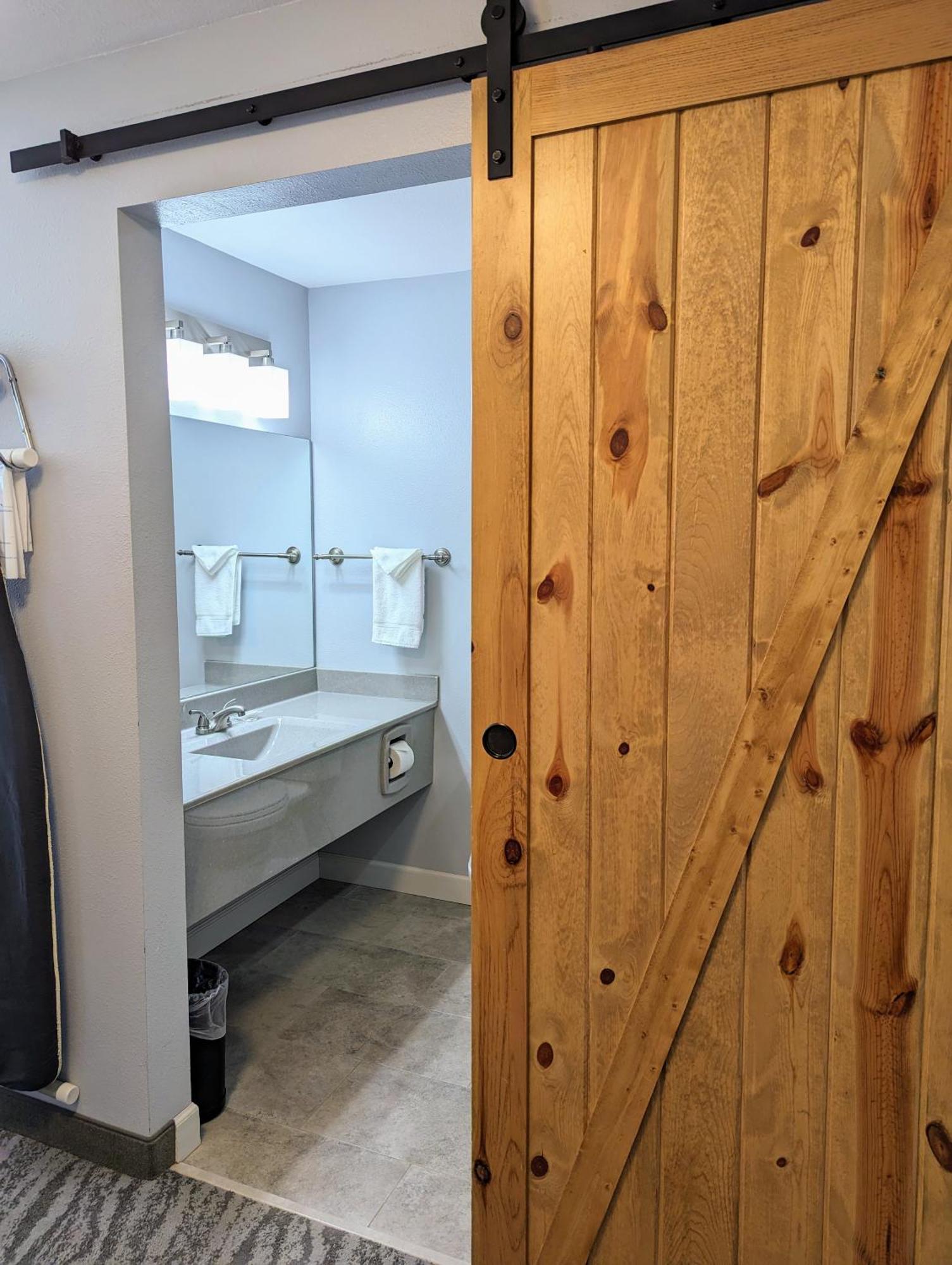 King Room - Non-Smoking,1585478944:JPEG