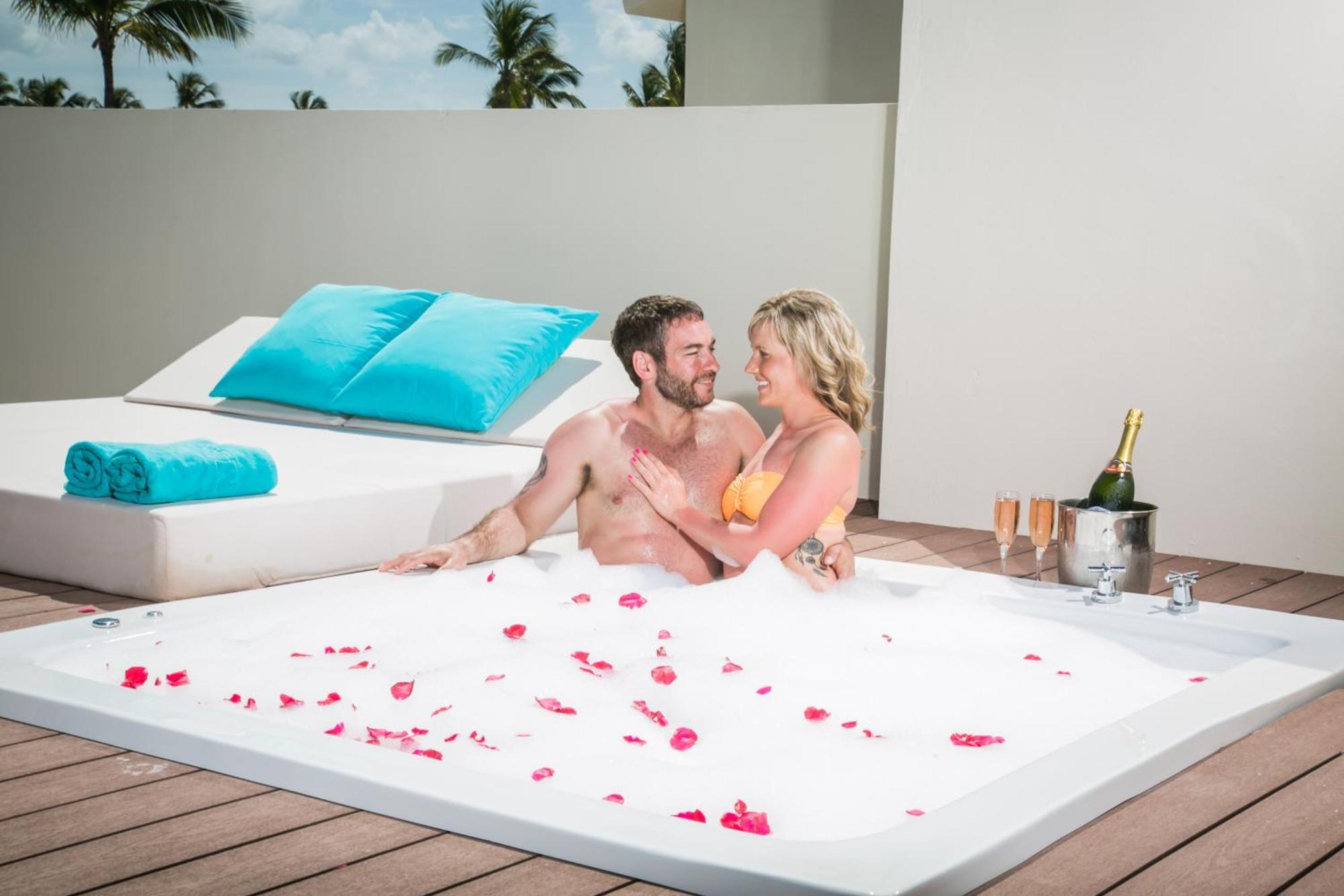 Mirage Club Sky View Suite Roof Top Outdoor Hot Tub Adults Only 18 WiFi,1589254764:JPEG