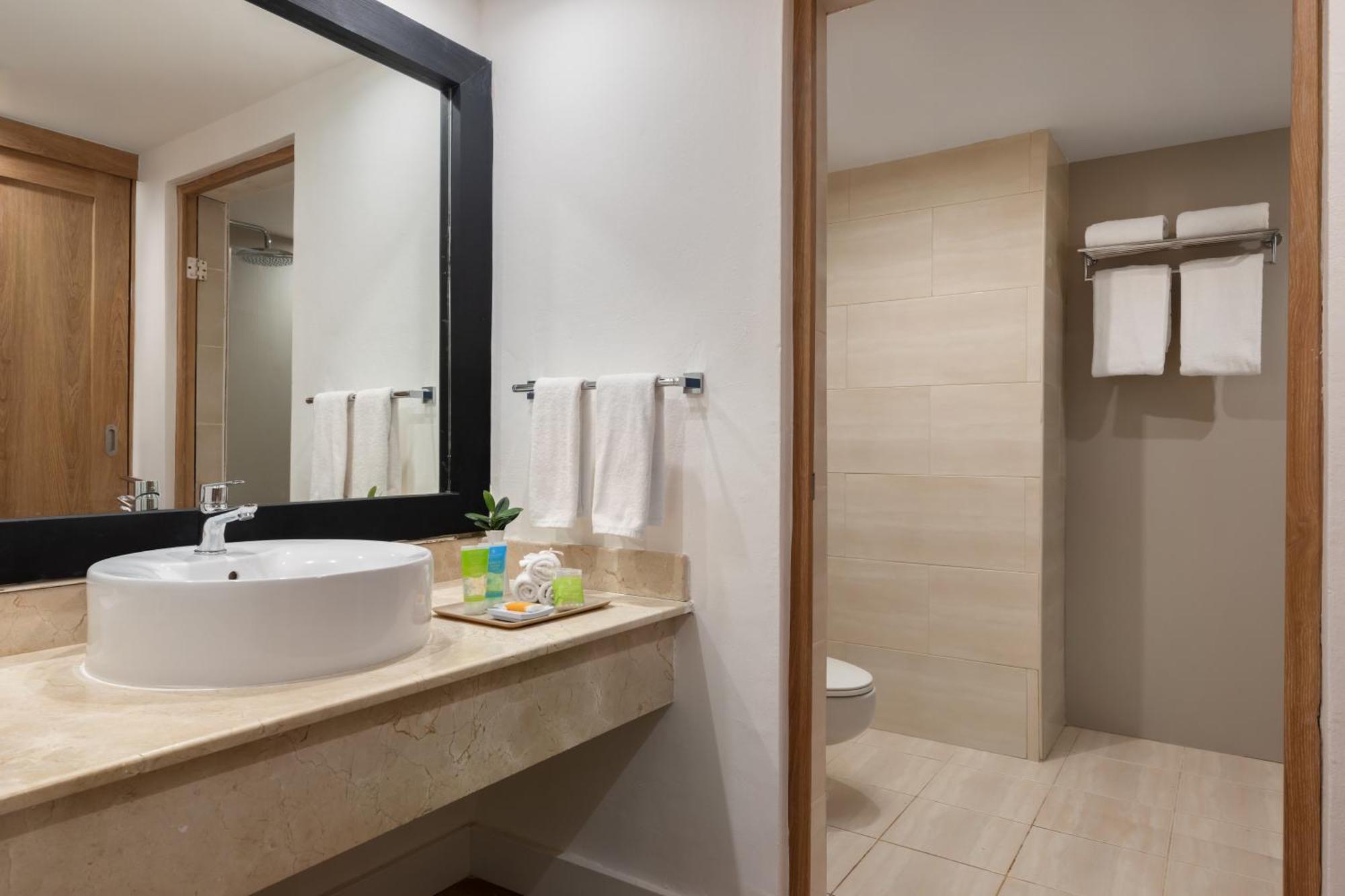 Deluxe Tropical View Double,1591660569:JPEG