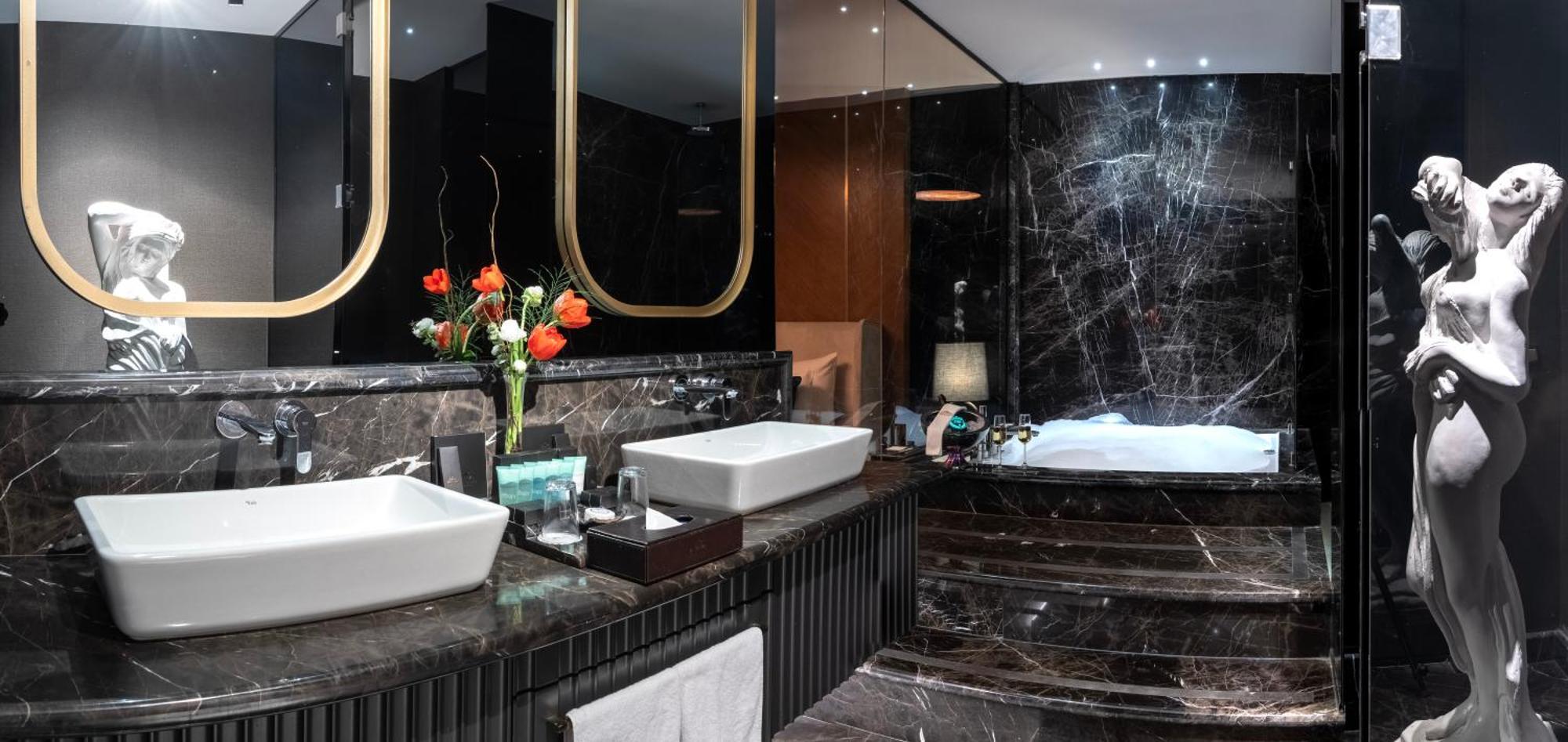 Suite,1594778061:JPEG