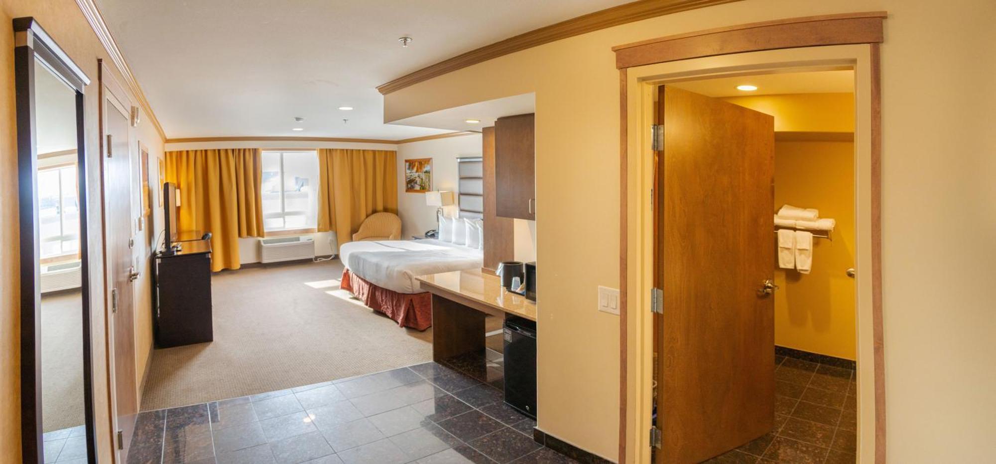 King Room with Roll-in Shower - Disability Access/Non-Smoking,1598411076:JPEG