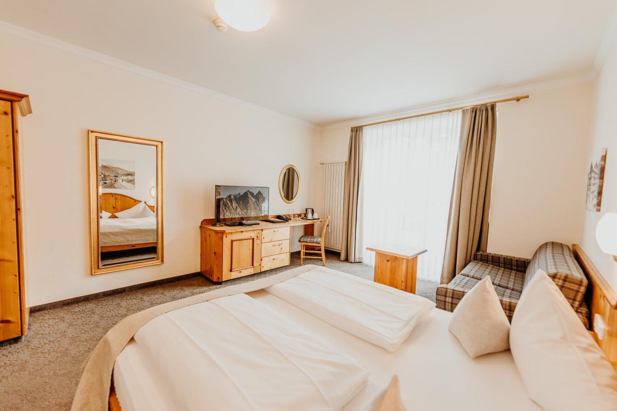 Chambre Double Supérieure avec Balcon ou Terrasse