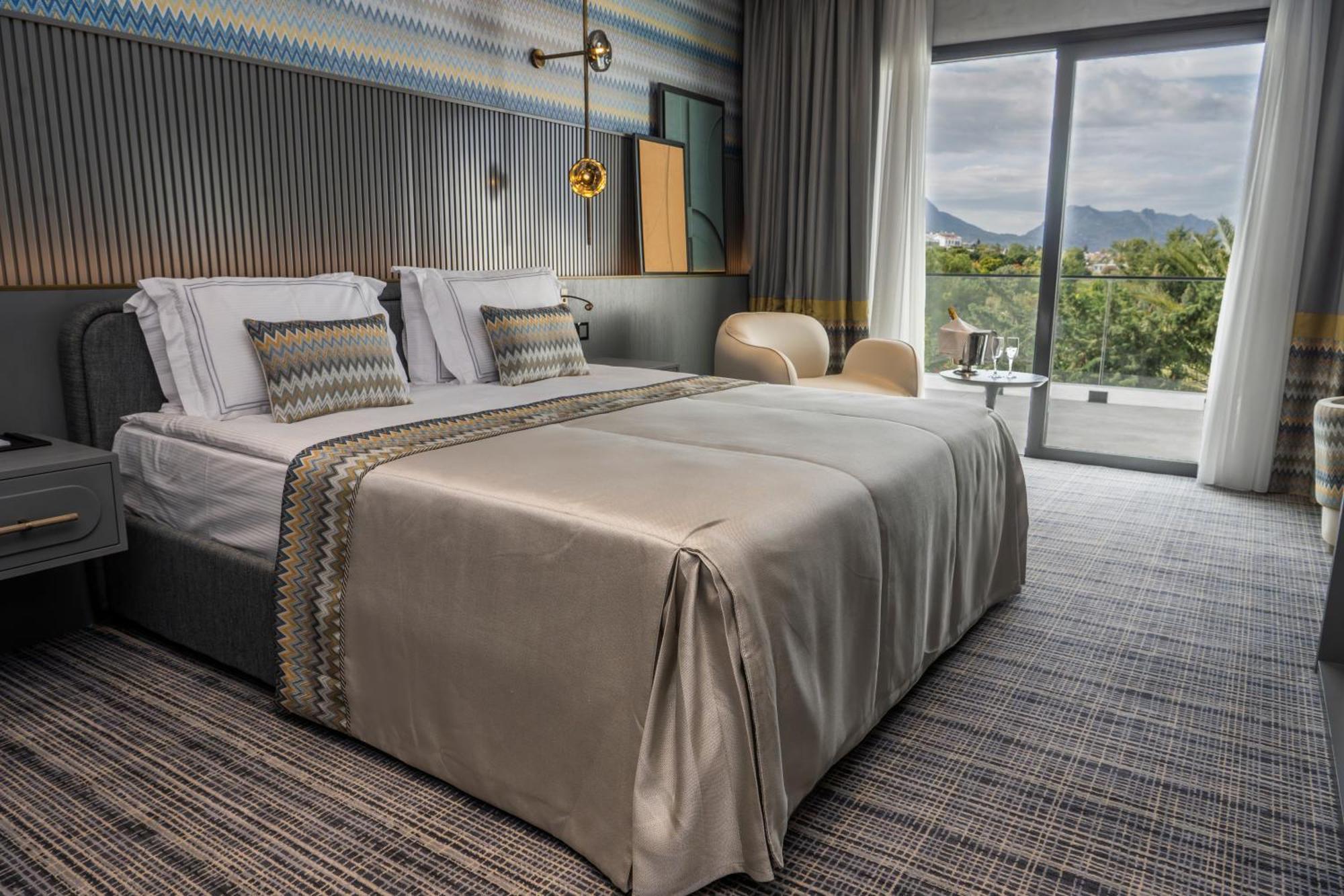 Deluxe Room with Mountain View