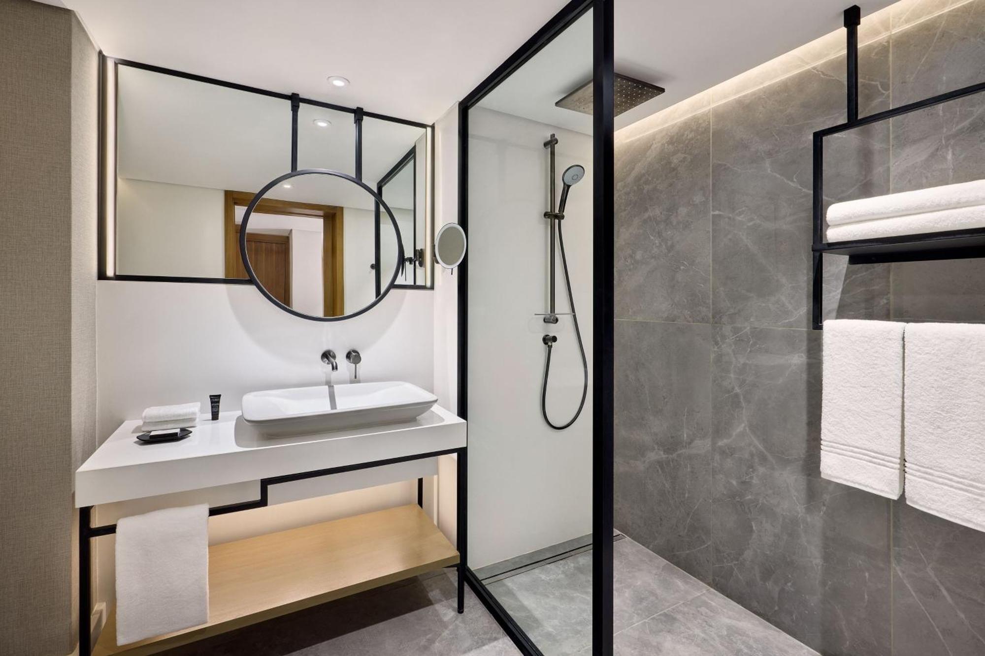 Sky Suite, Suite met 2 Slaapkamers, Slaapkamer 1: 1 kingsize bed, Slaapkamer 2: 2 tweepersoonsbedden, Nijl, uitzicht op de skyline