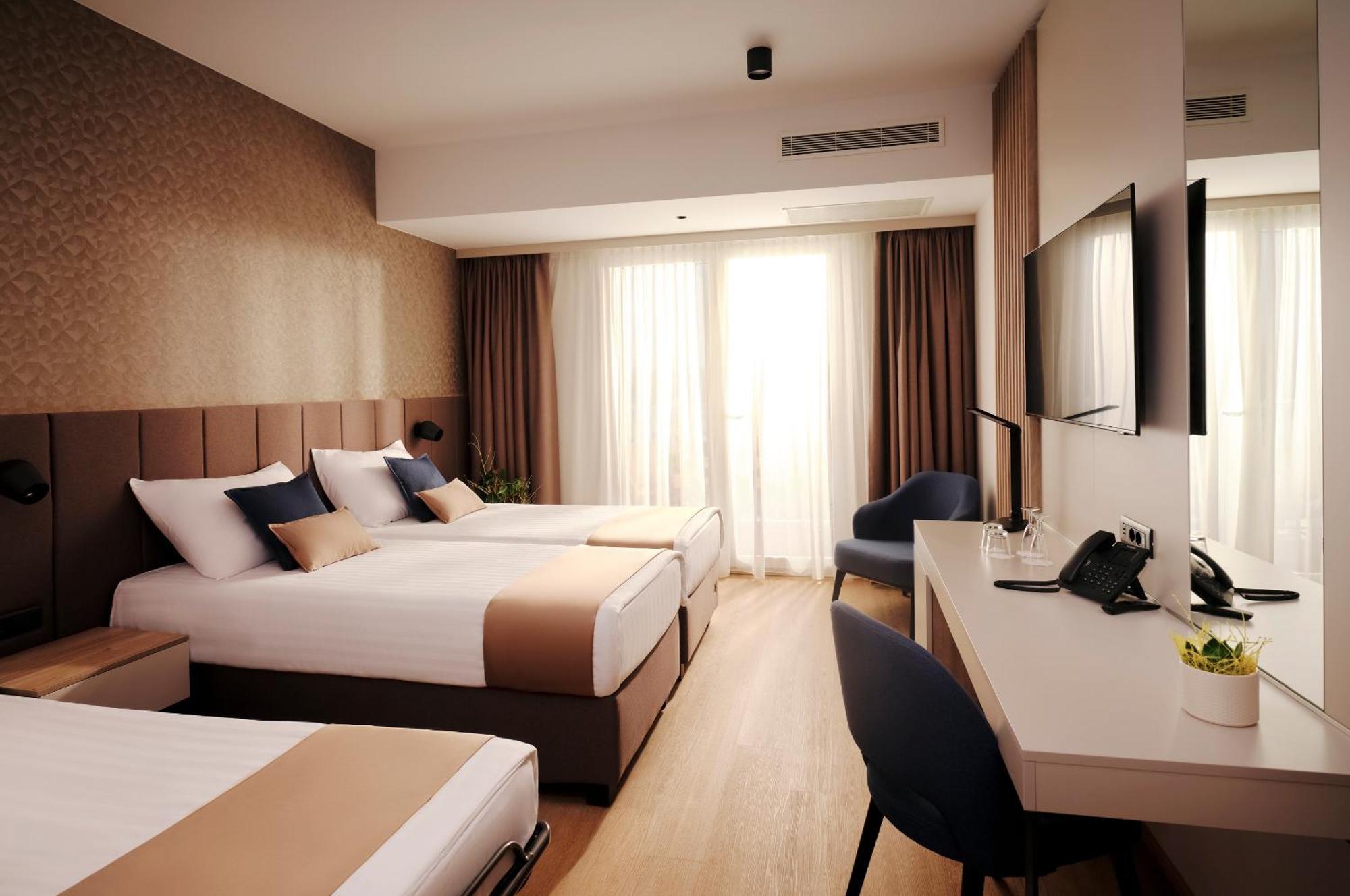 Special Offer - Family (2 Adults + 1 Child) Room with Christmas Package,1612956366:JPEG