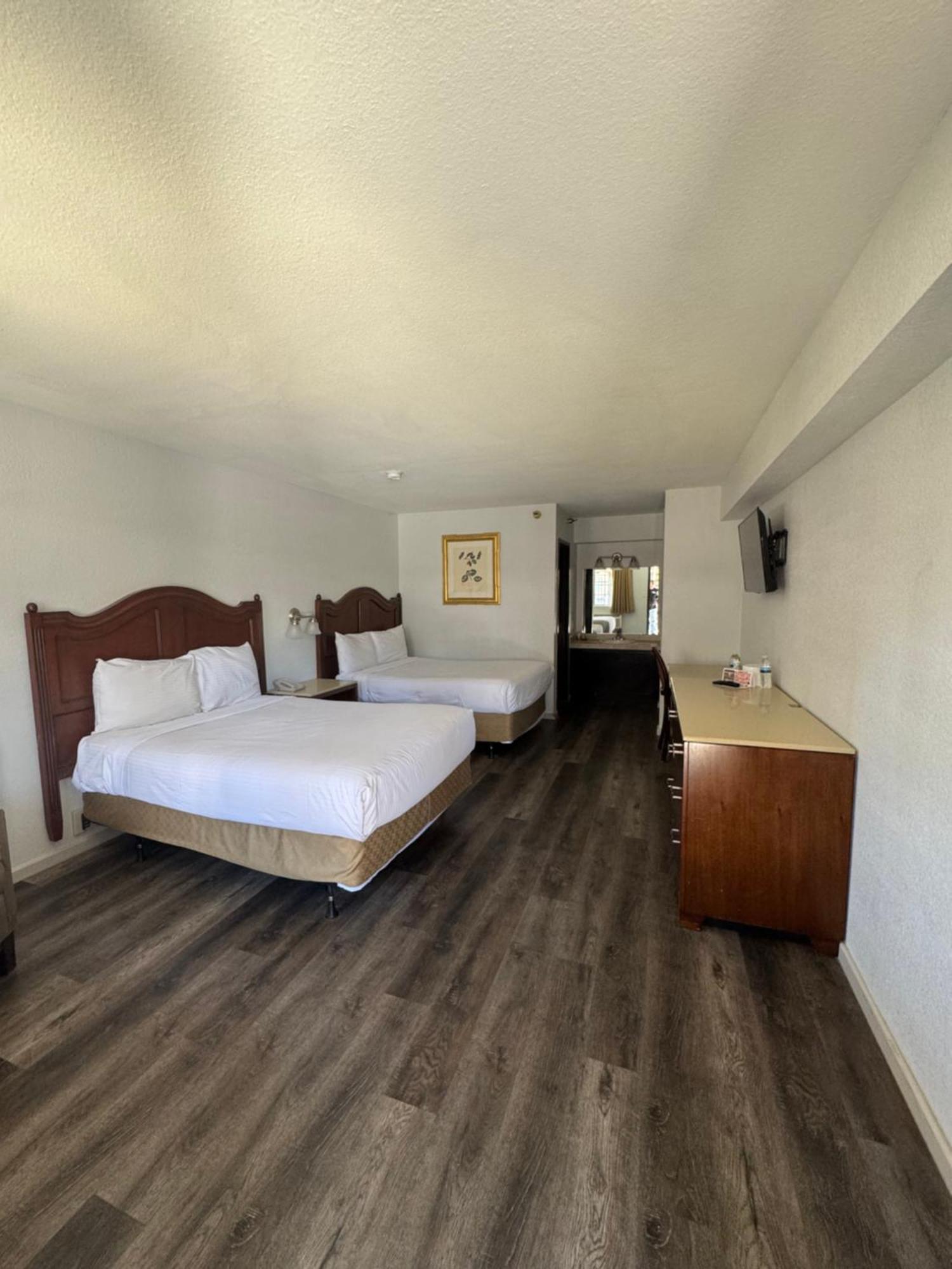 Superior Queen Room,1613669889:JPEG