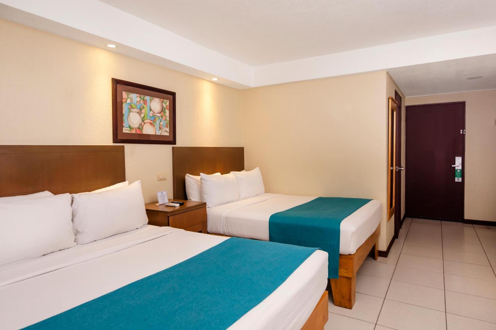 Habitación Doble con 2 camas dobles y vistas al jardín - no fumadores
