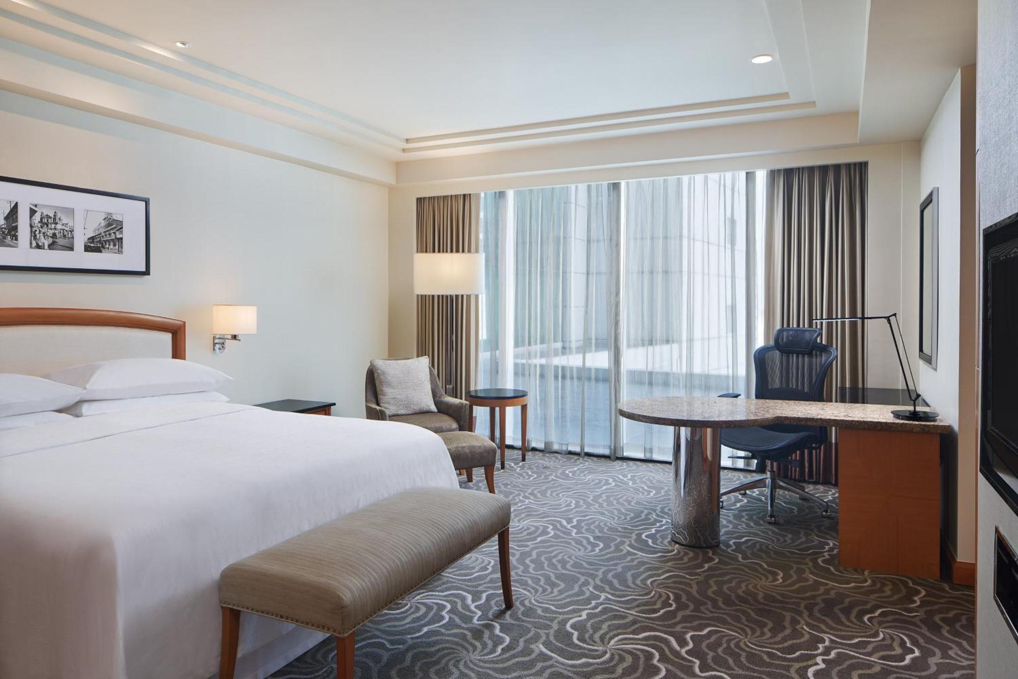 Executive Room, Larger Guest room, 1 King